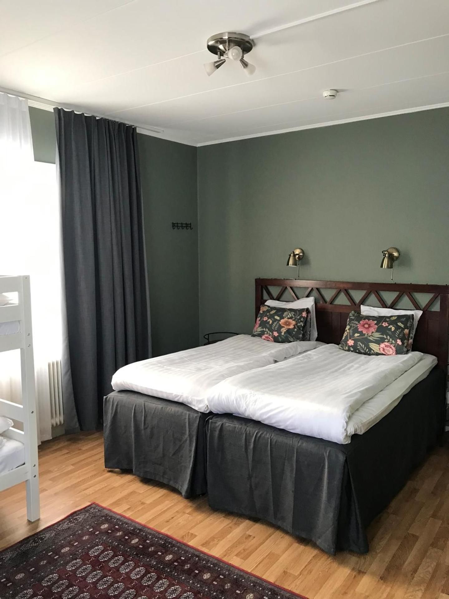 Quadruple Room with Shared Bathroom