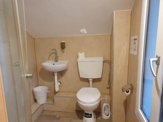 Interlaken Linda Inn Lodge Double Room with Private Bathroom 2