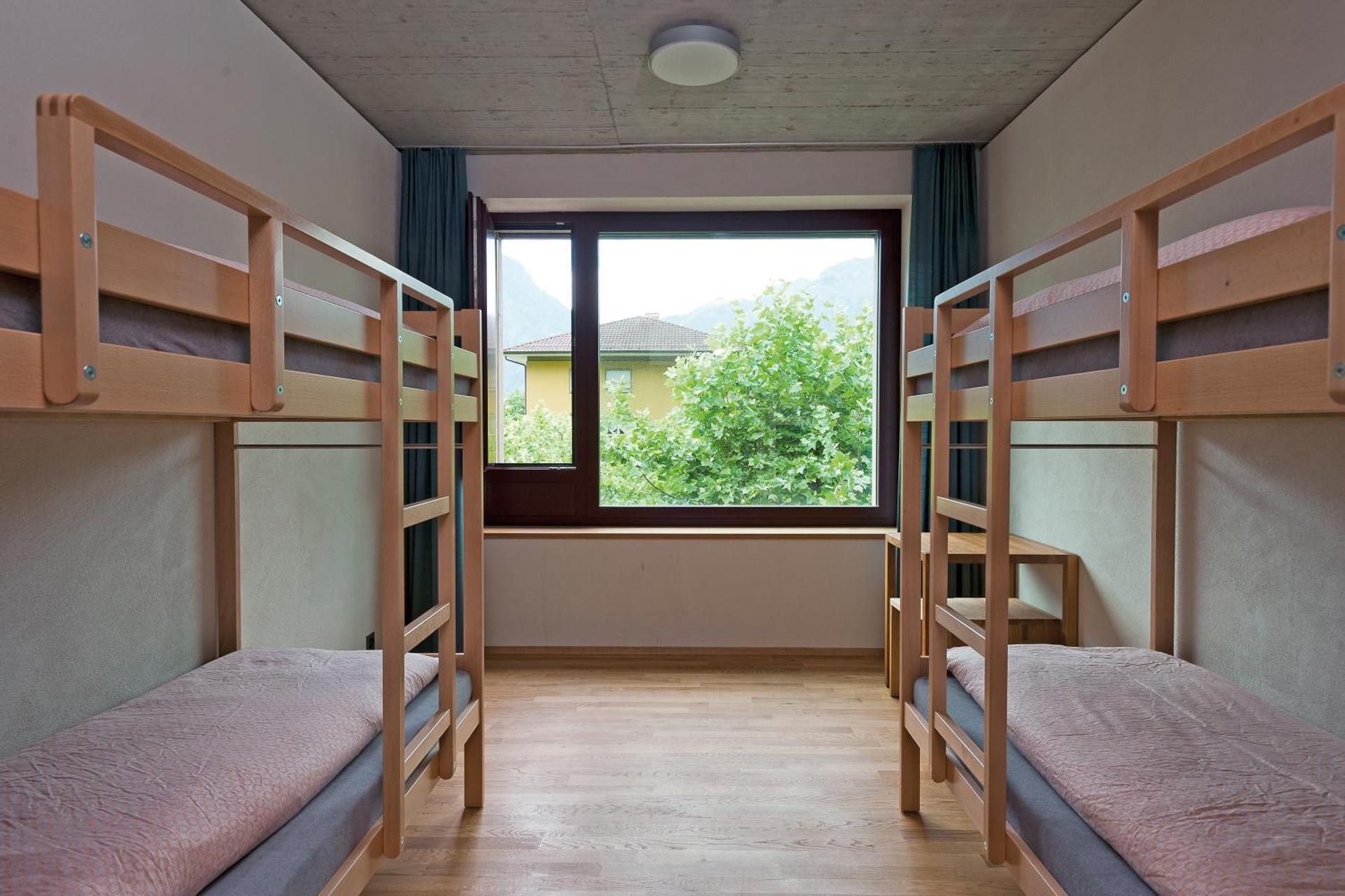 Bed in 4-Bed Mixed Dormitory Room with Shower