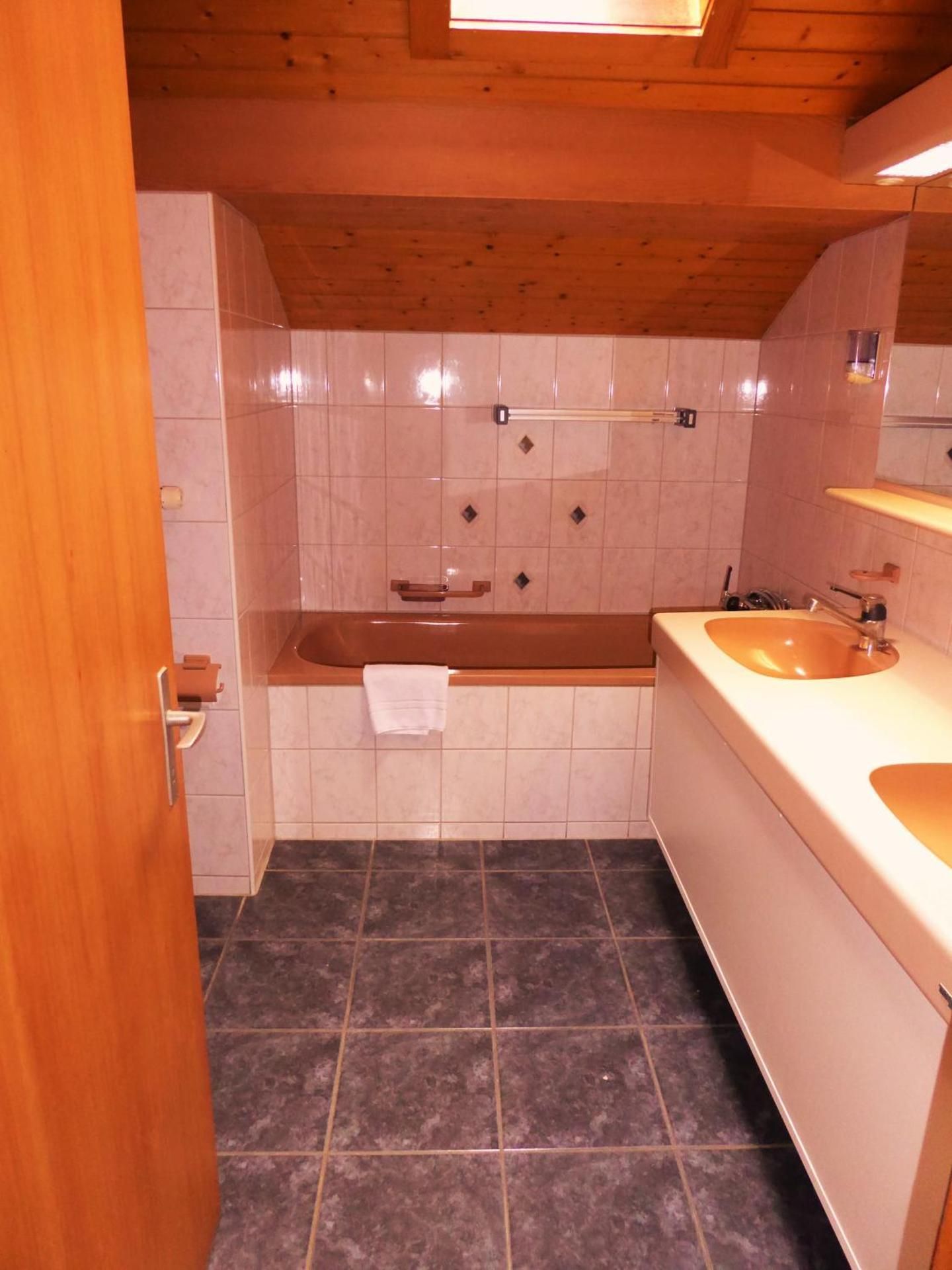 Hotel Tell Single Room