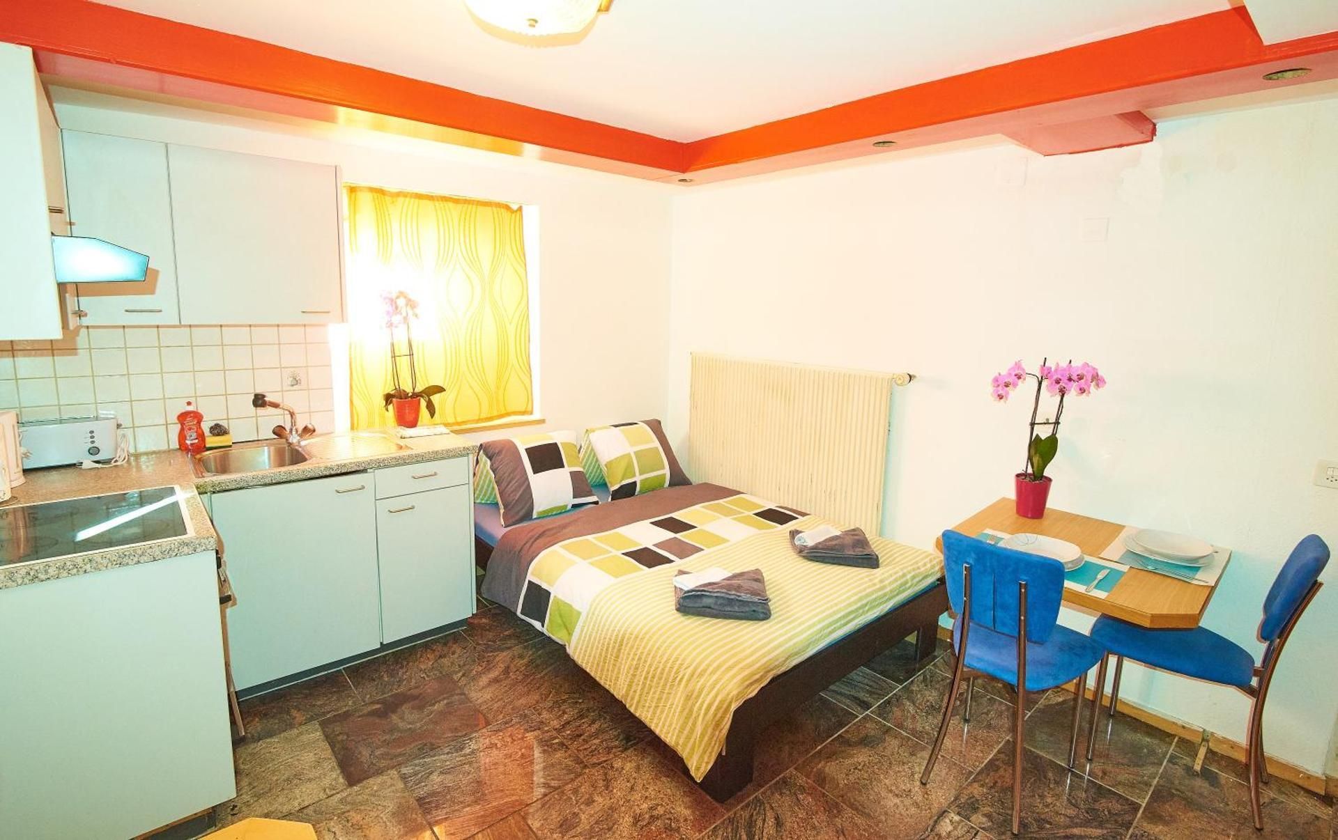 New West Station 7 Studio Apartment