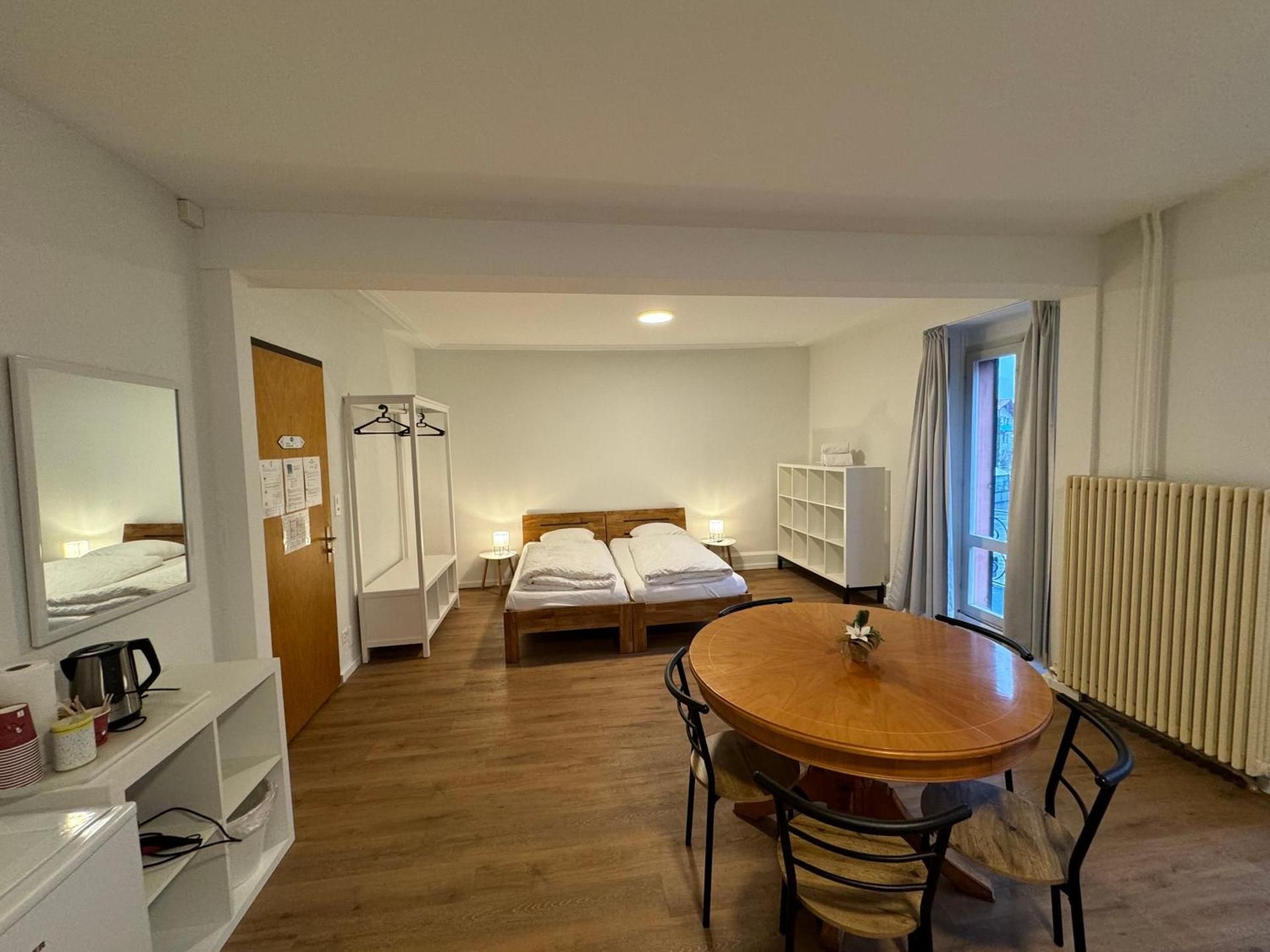 Grindelwald Family Room with Balcony and Shared Bathroom and Shared Kitchen