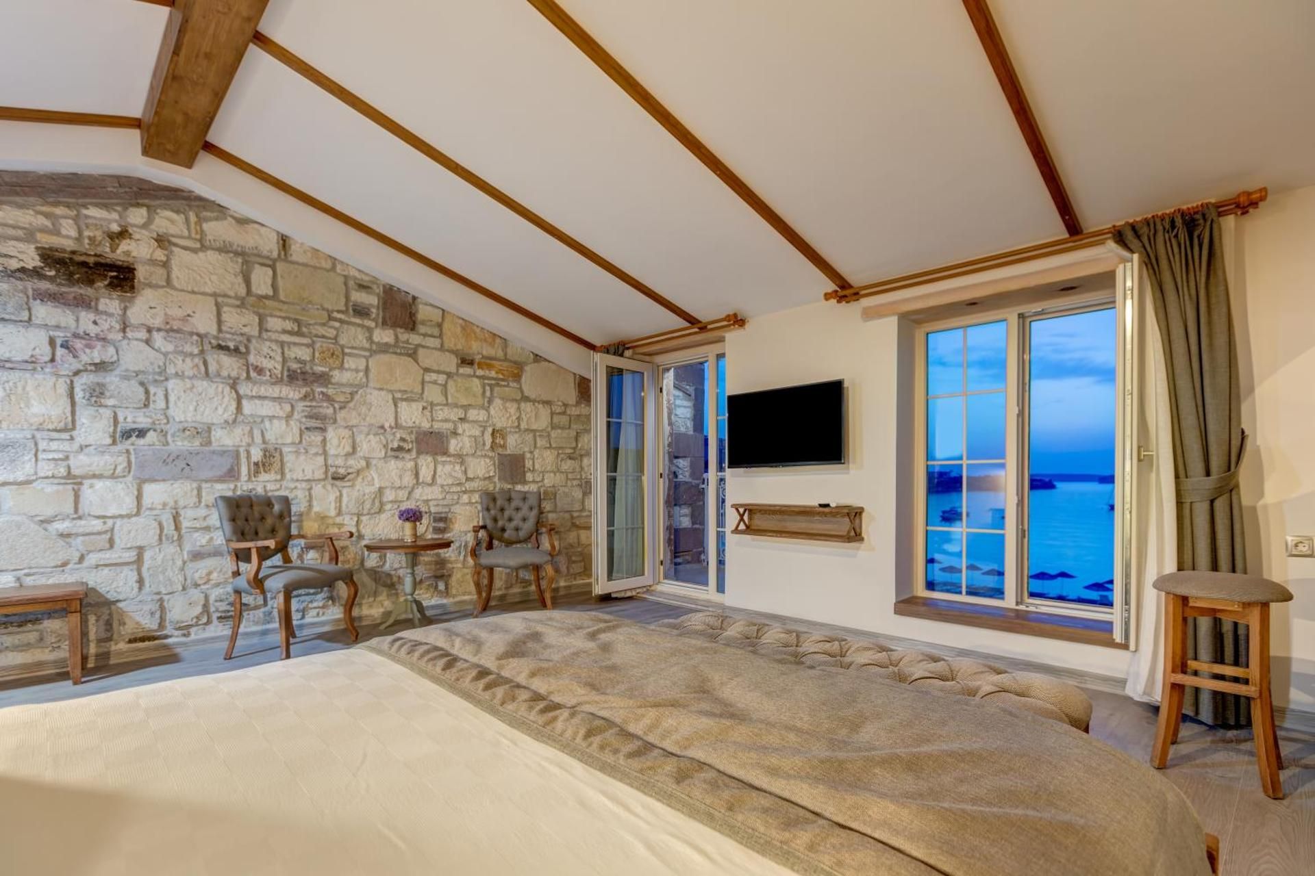 Navalia Otel Deluxe Double Room (2 Adults + 1 Child) 11