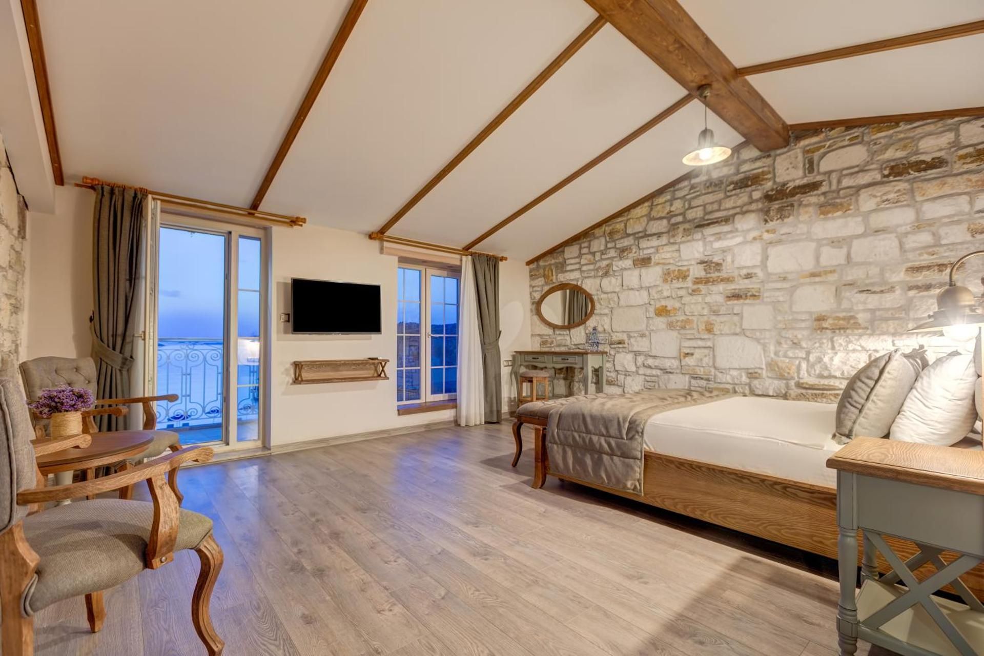 Navalia Otel Deluxe Double Room (2 Adults + 1 Child) 7