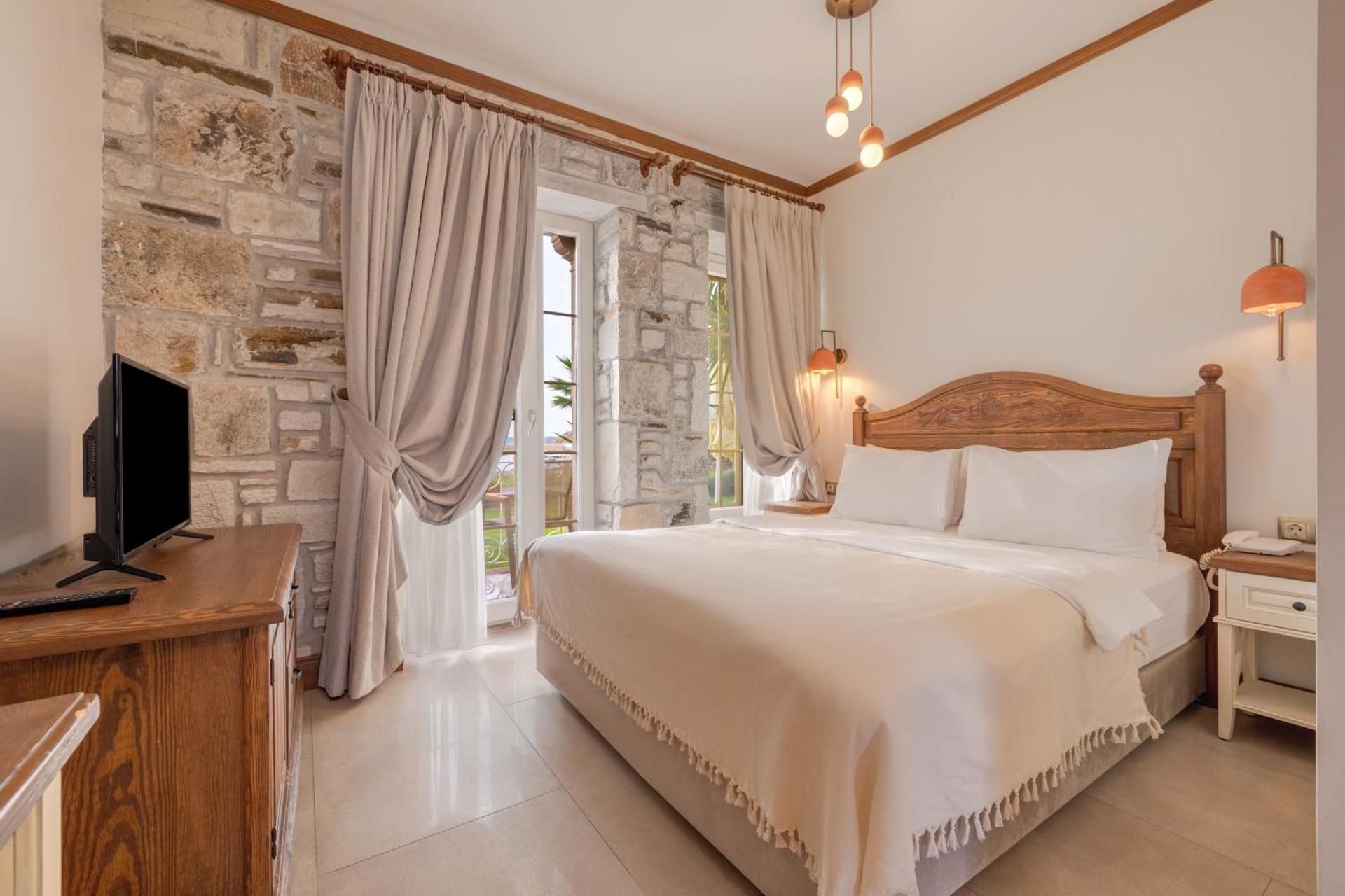 Navalia Otel Double Room with Balcony and Sea View 2