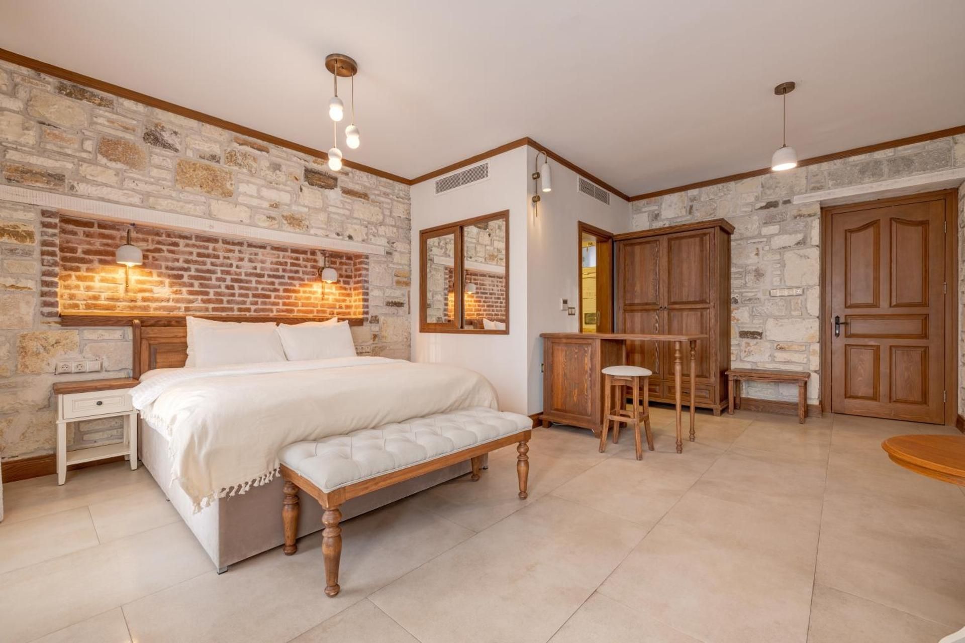 Navalia Otel Deluxe Double Room (2 Adults + 1 Child) 3