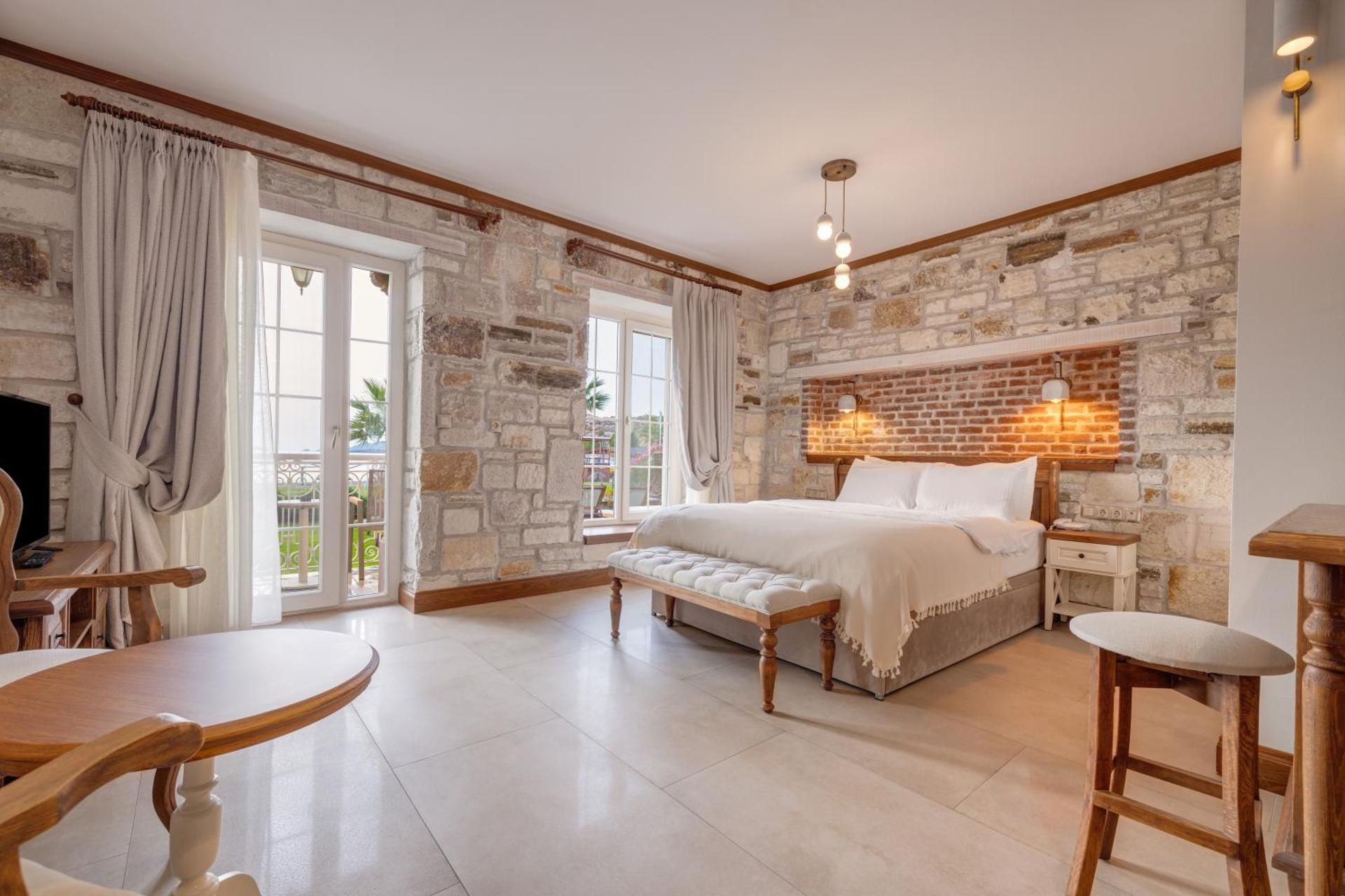 Navalia Otel Deluxe Double Room (2 Adults + 1 Child) 5