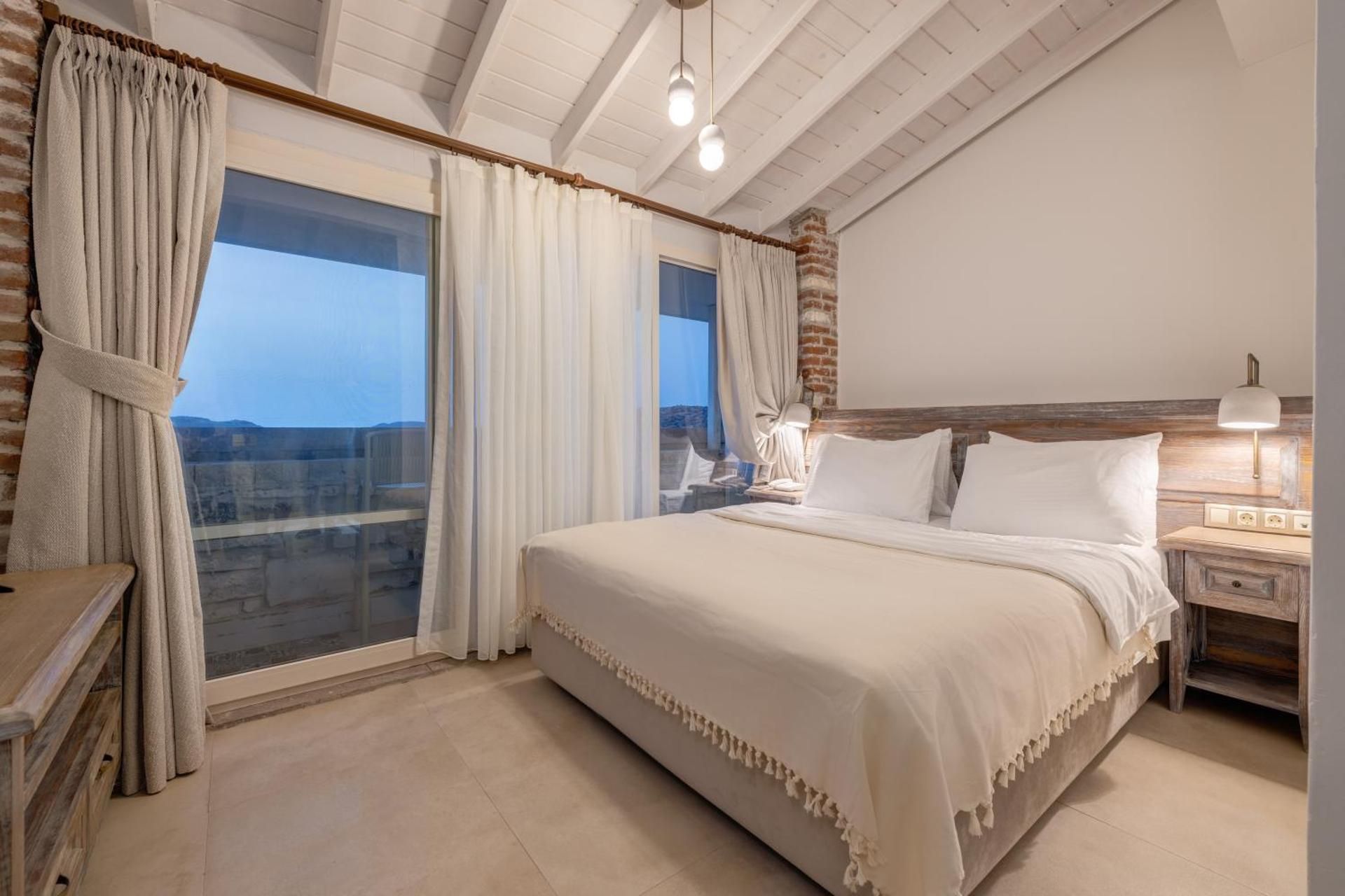 Navalia Otel Deluxe Double Room with Sea View 7