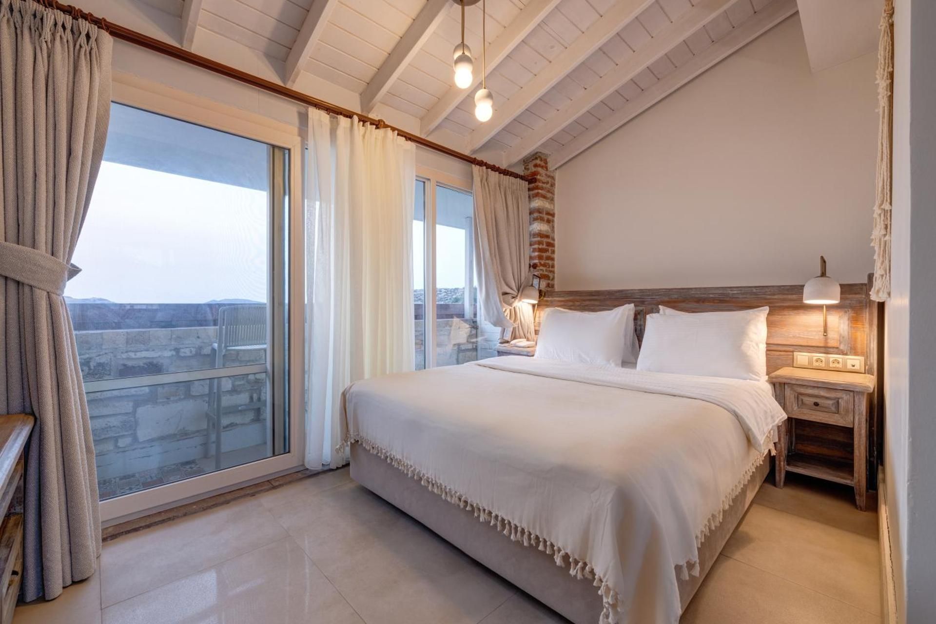 Navalia Otel Deluxe Double Room with Sea View 4