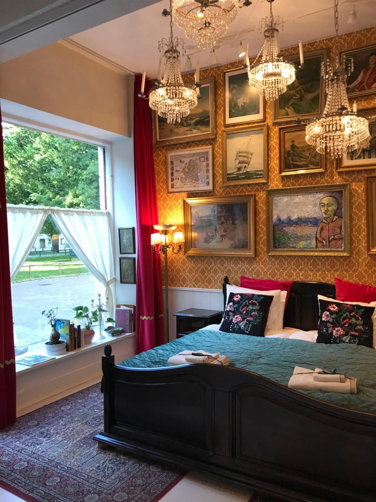 Deluxe King Suite
