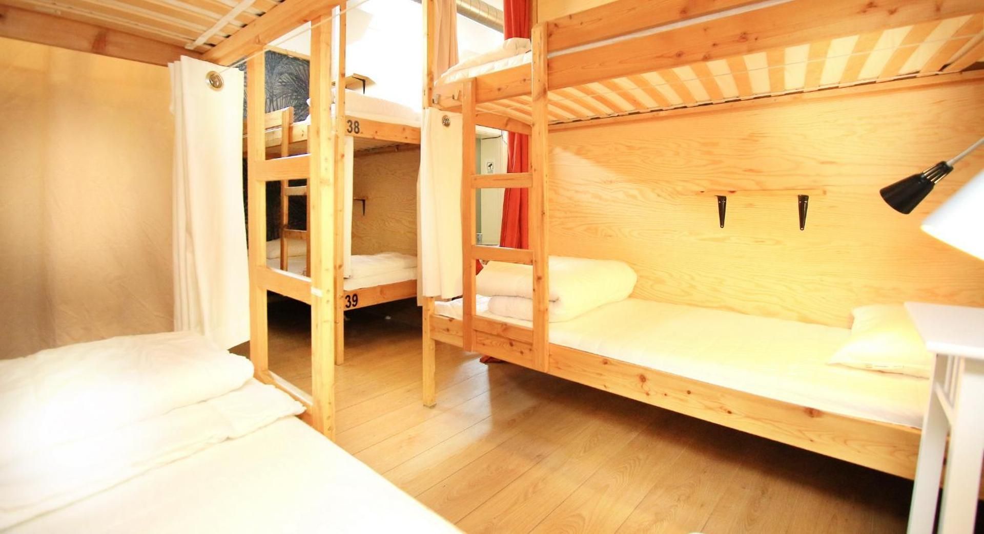 Single Bed in Mixed Dormitory Room