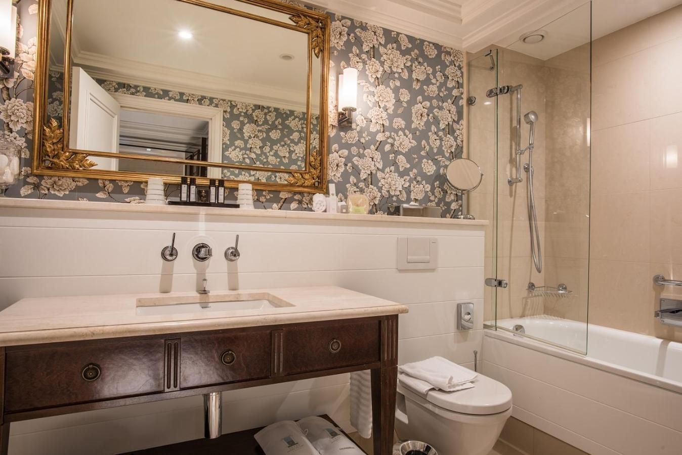 Deluxe Lake View Room