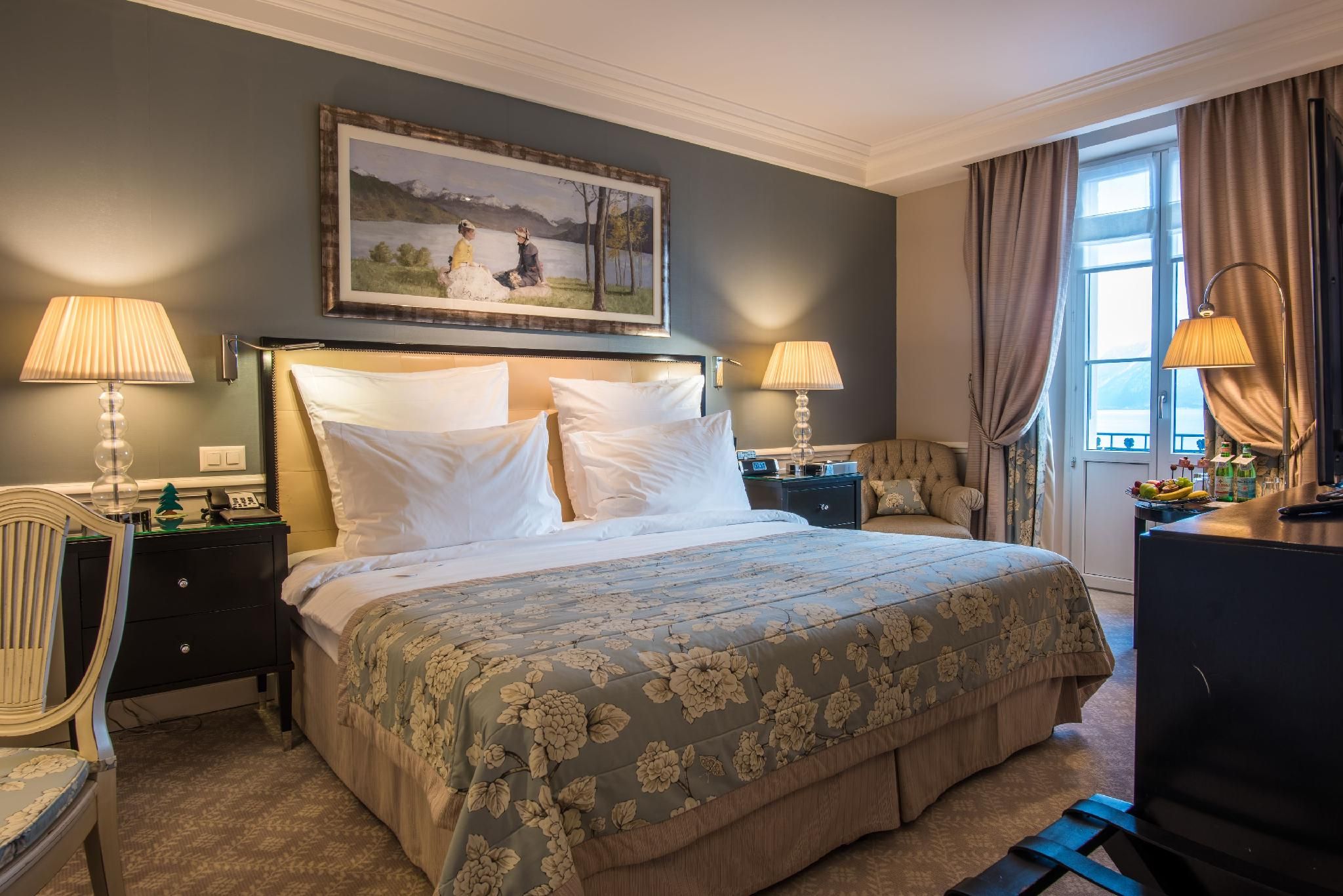Superior Lake View Room