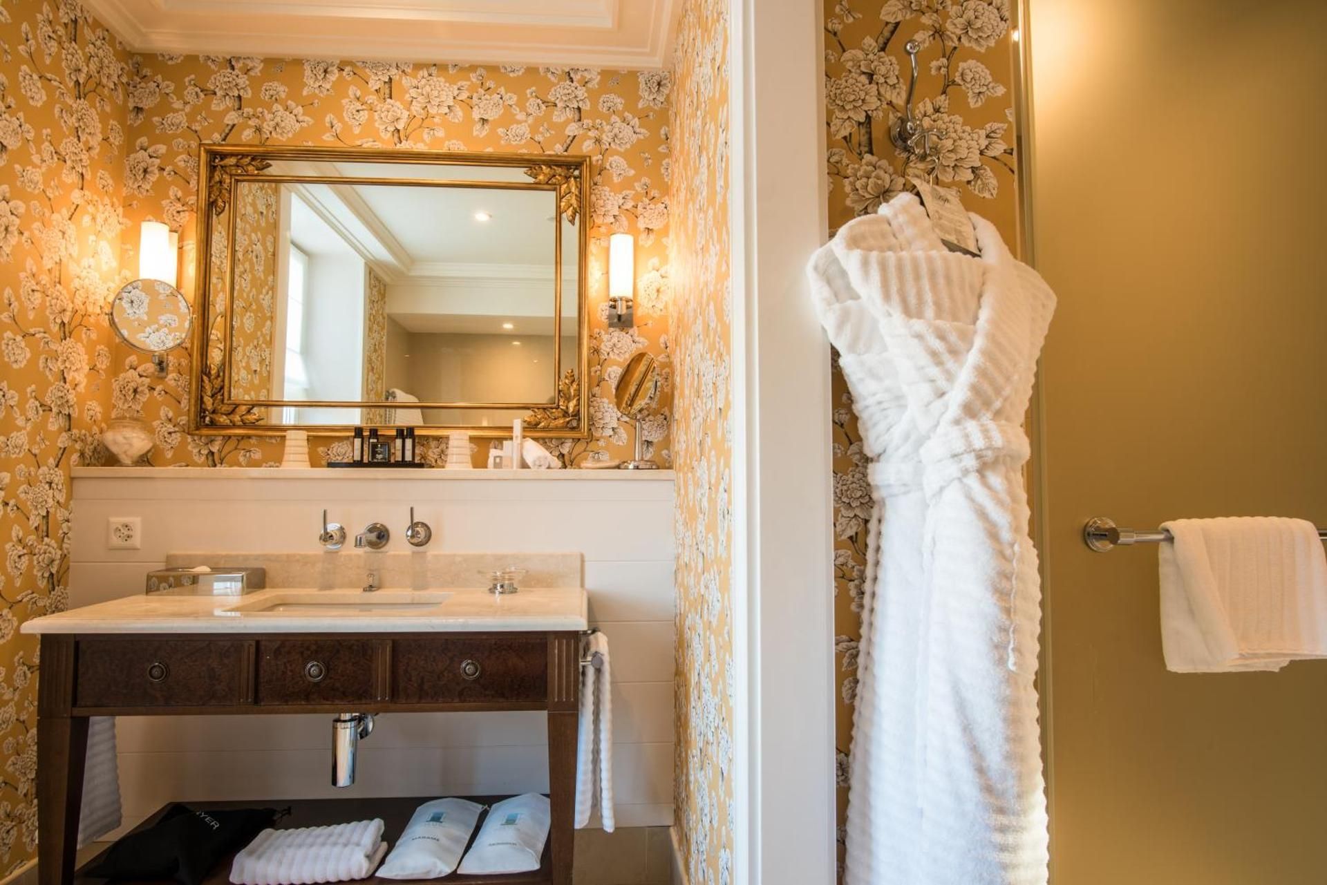 Superior Lake View Room