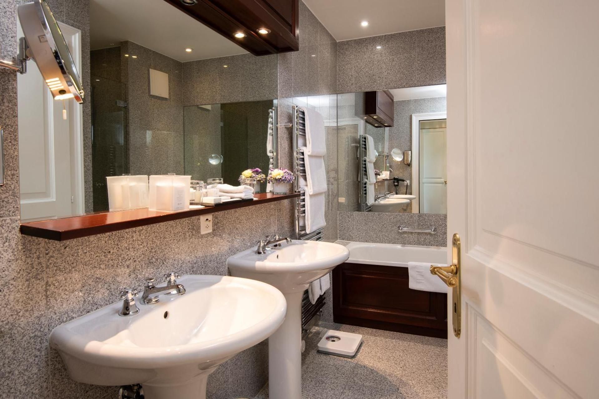 Junior Suite with Lake View