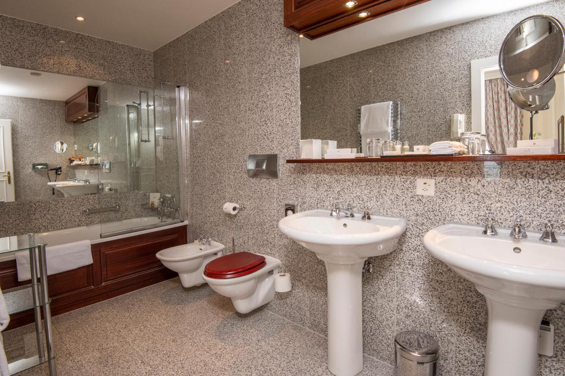Suite with Lake View