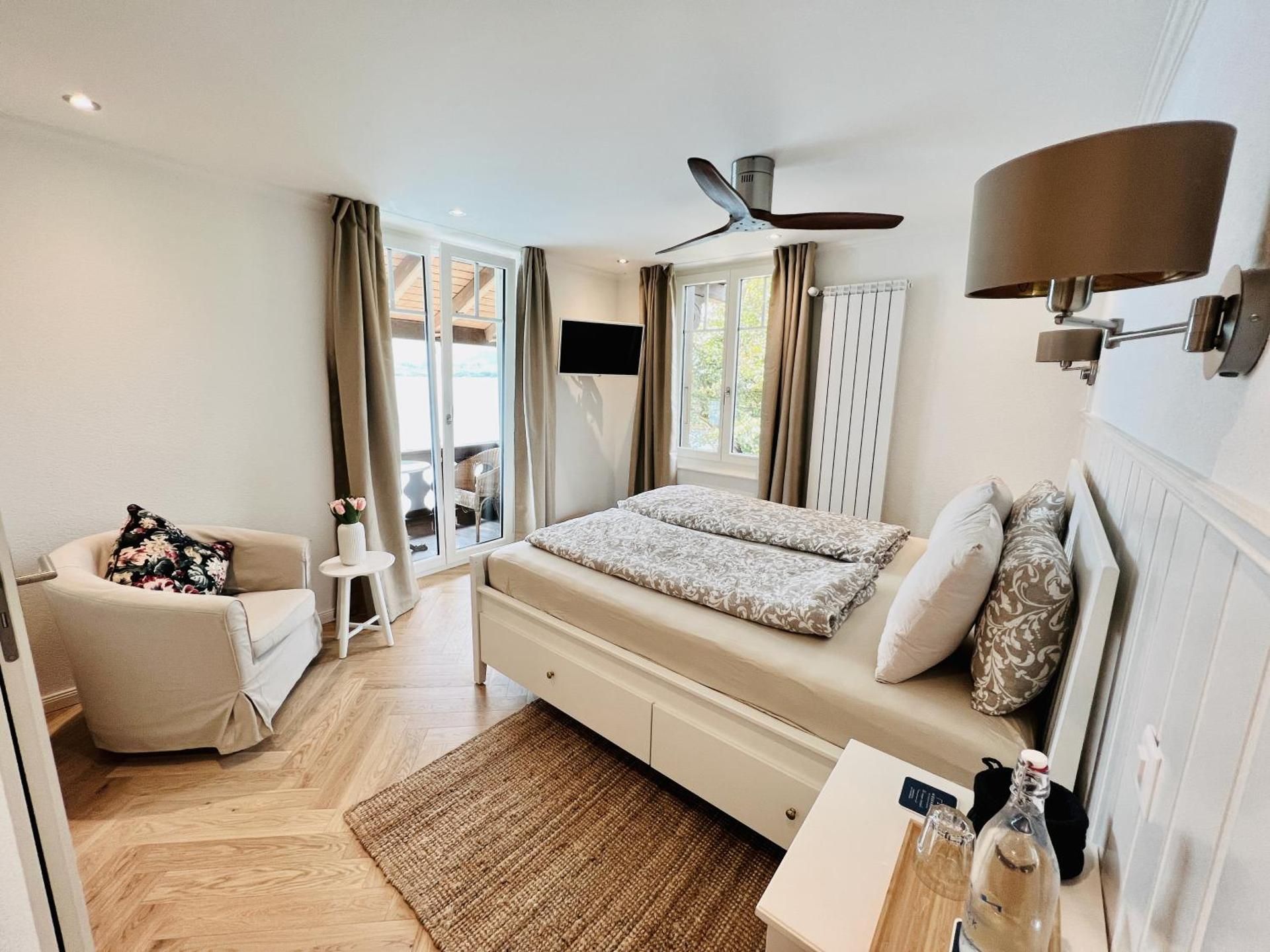 Double room Superieur with frontal lake view and private balcony