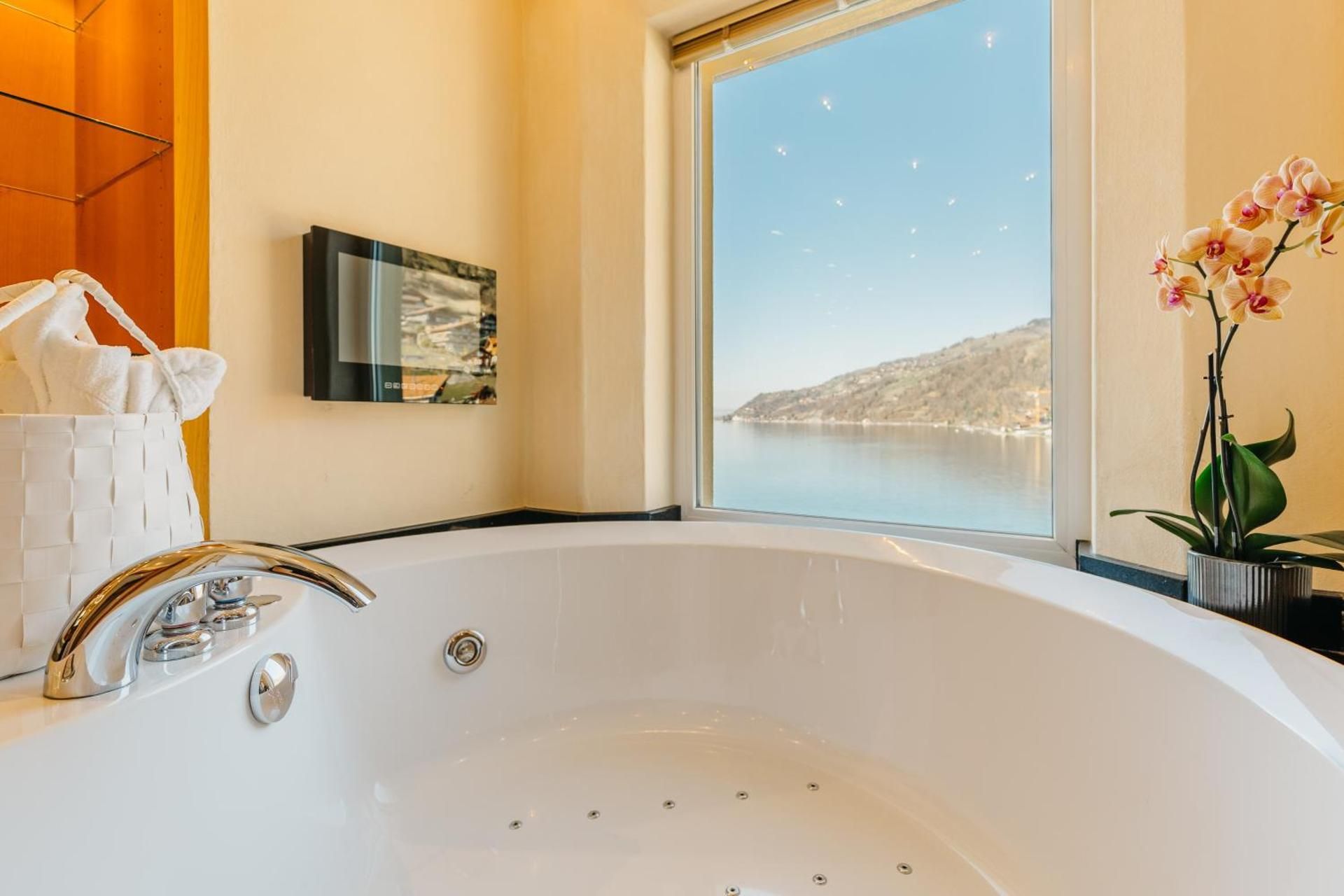 Wellness Suite with Spa Bath