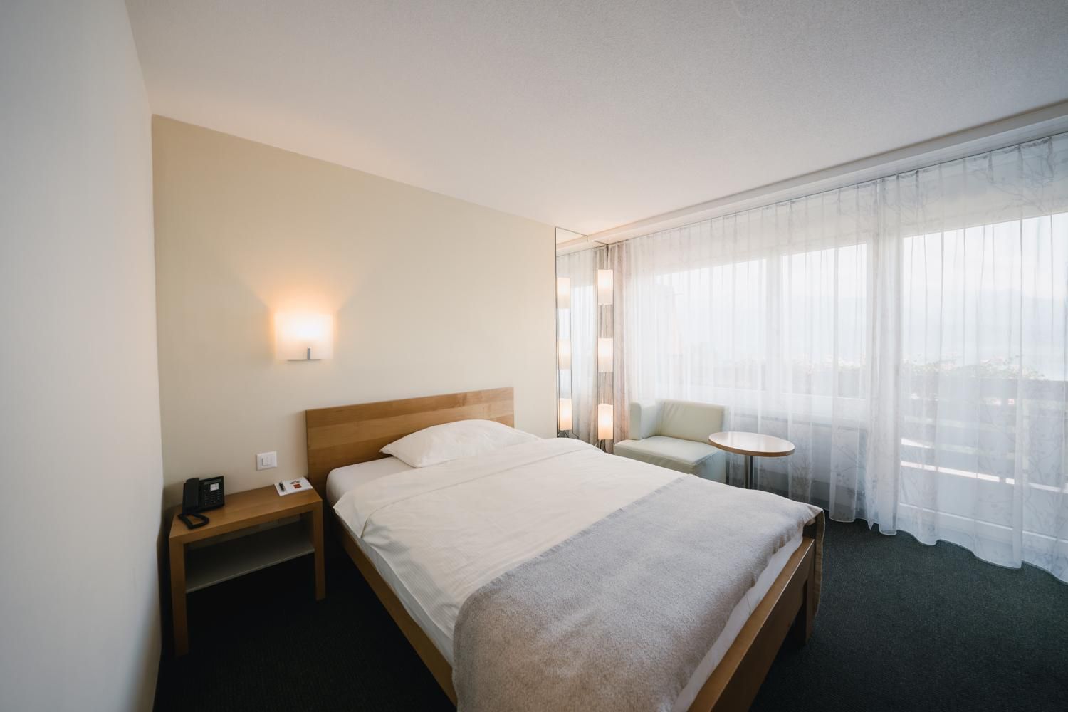 Economy Double Room with Lake View