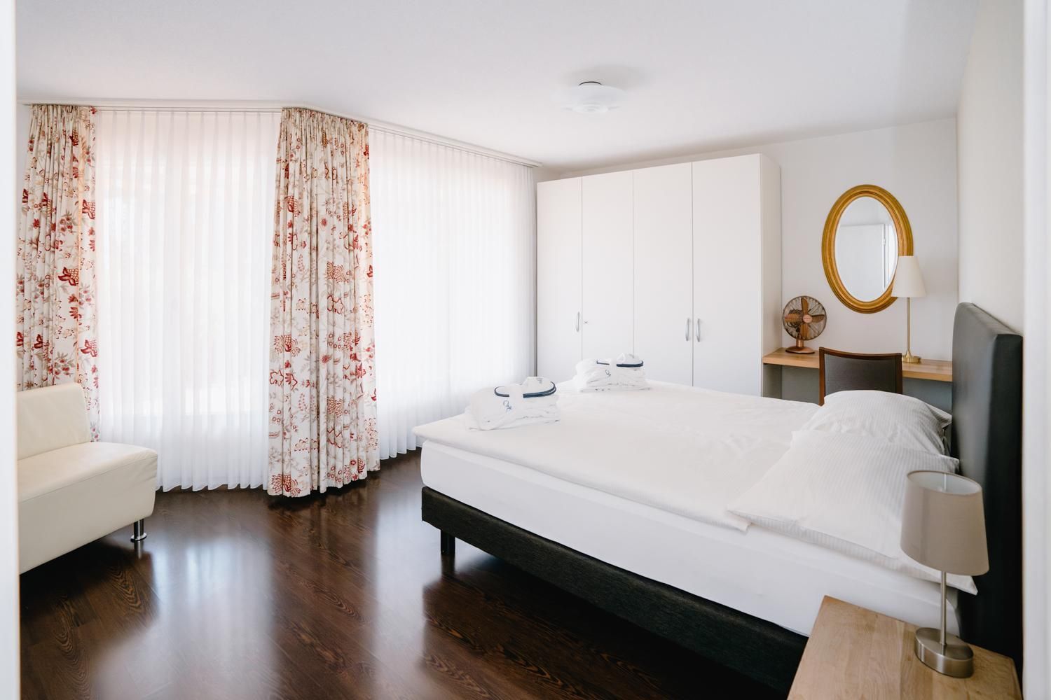 Three-Bedroom Apartment with Lake View - Annex