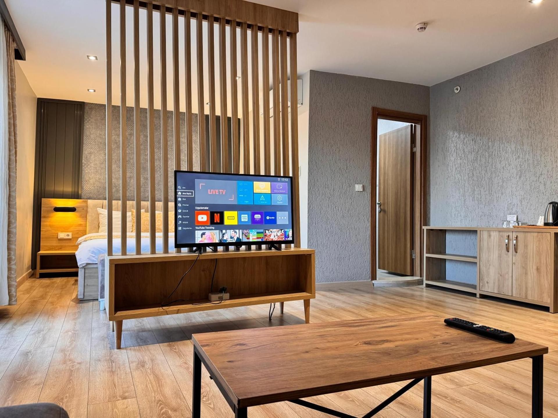 Inn Port HOTEL Deluxe Double Room (2 Adults + 1 Child) 2