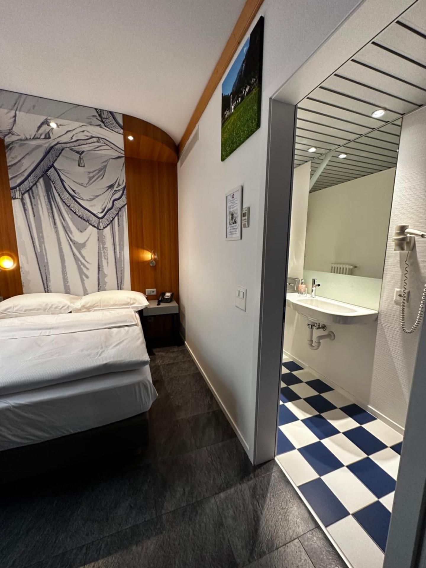 Budget Single Room with Courtyard View