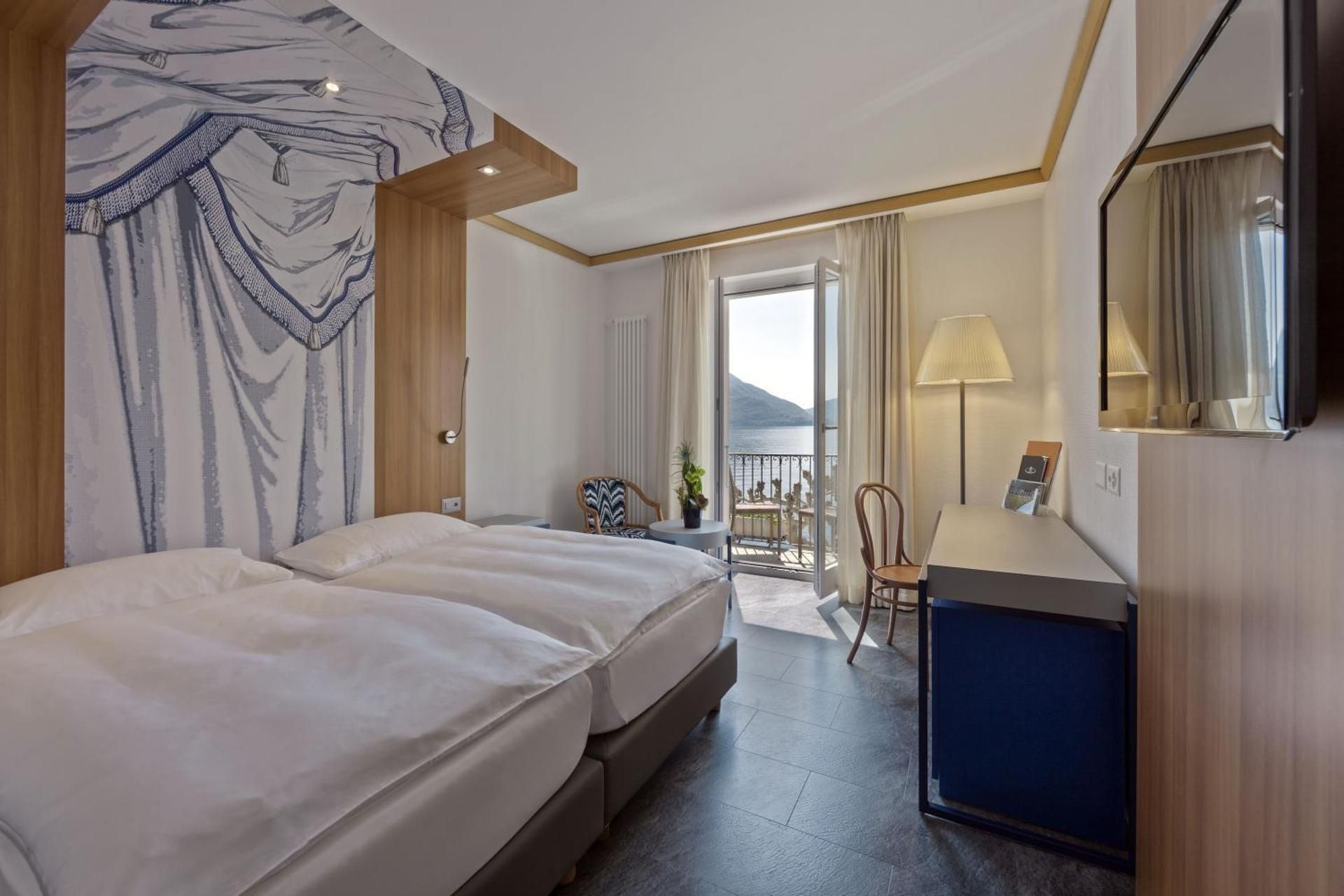Twin Room with Balcony and Lake View