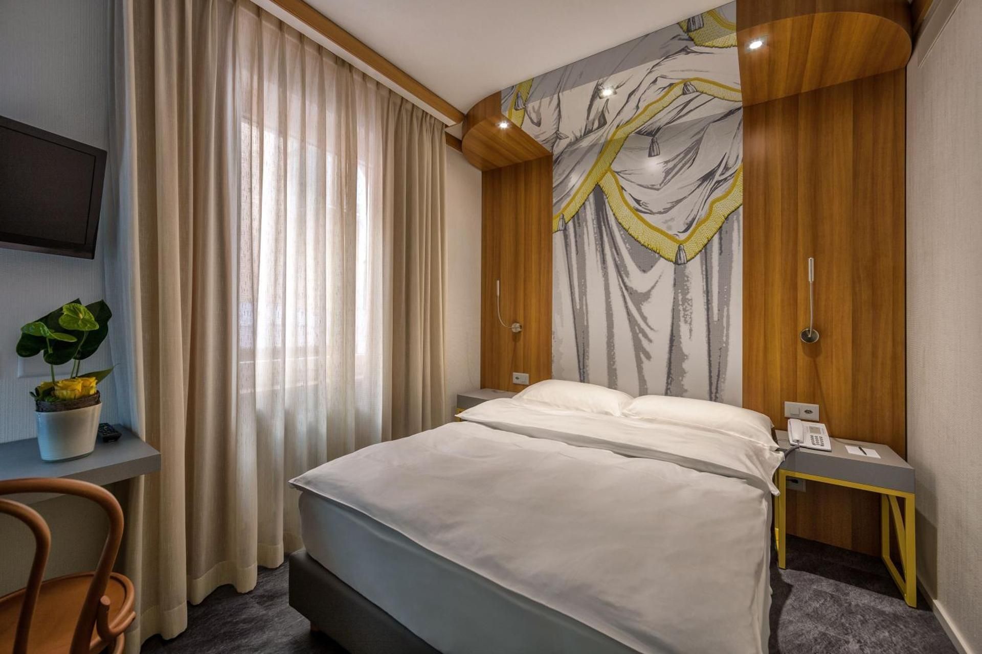 Budget Single Room with Courtyard View