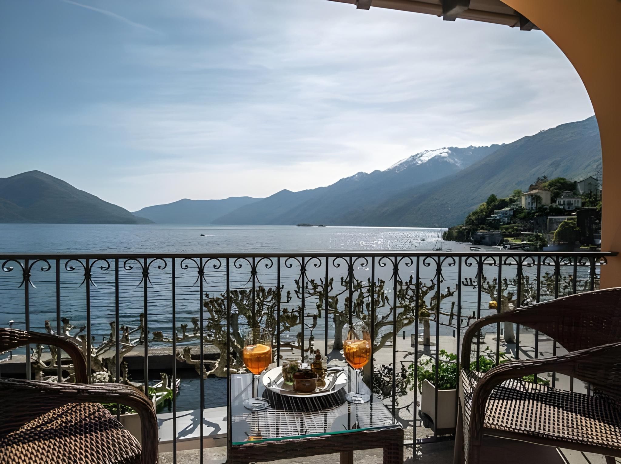 Twin Room with Balcony and Lake View