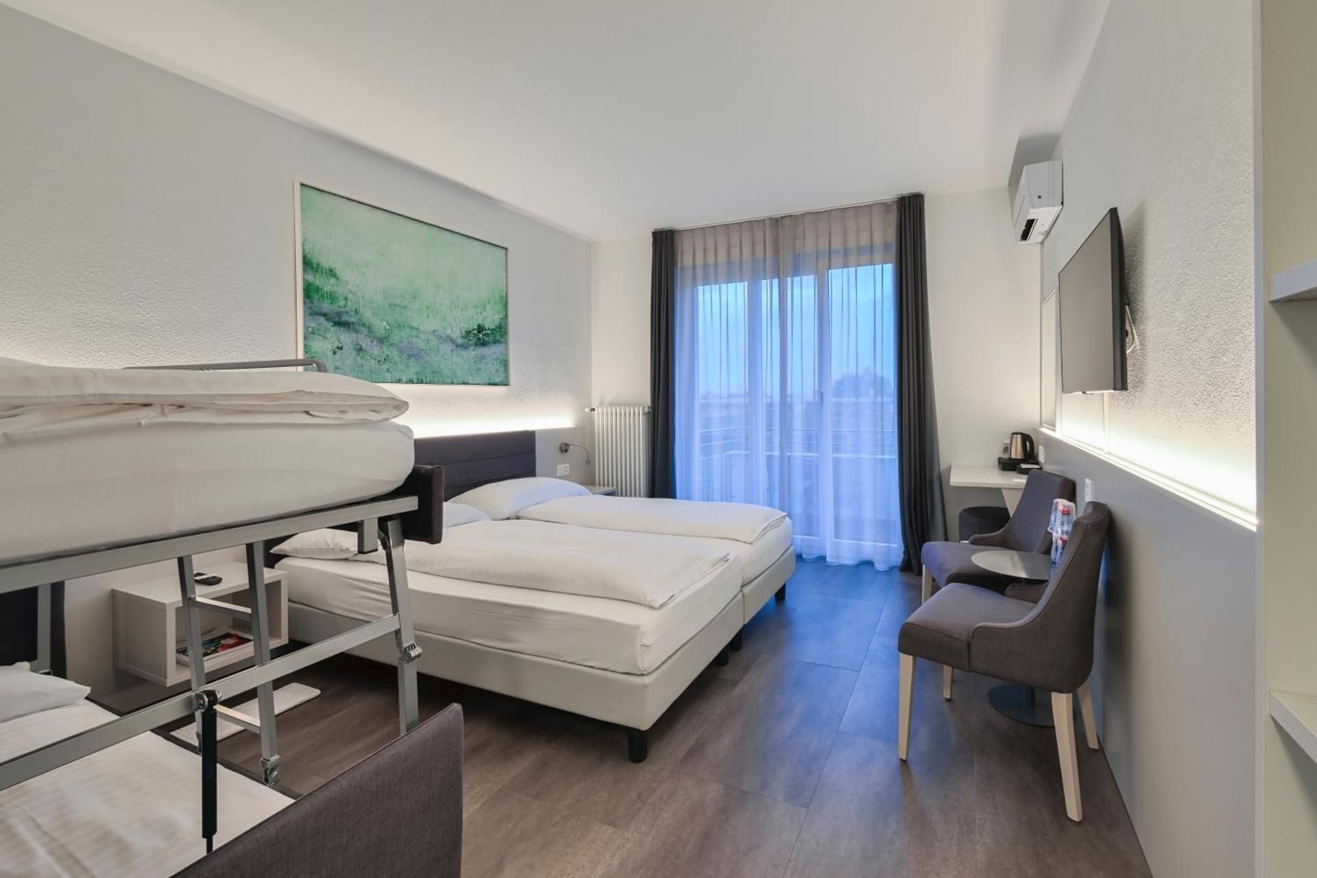 Hotel Luna Garni Triple Room with Balcony 2