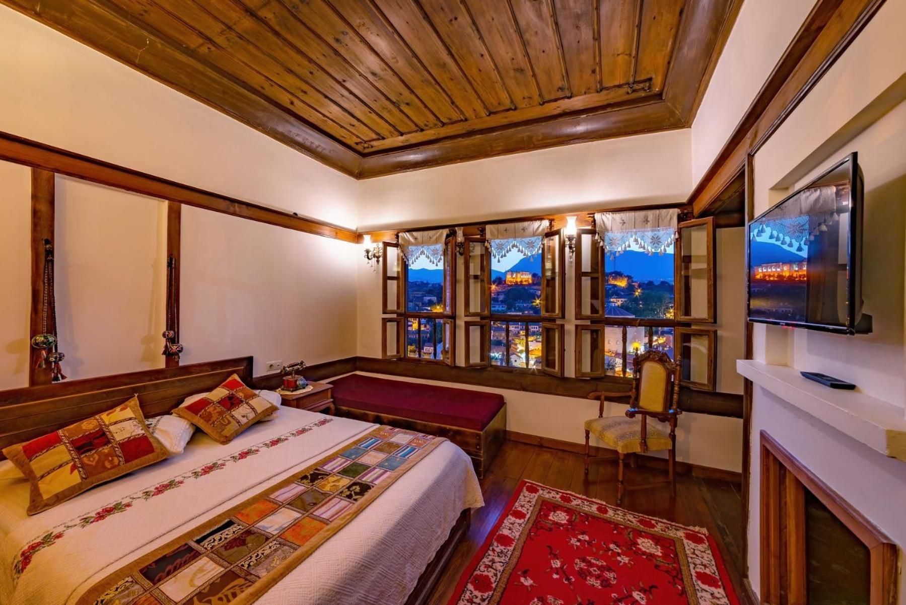 Triple Room with City View