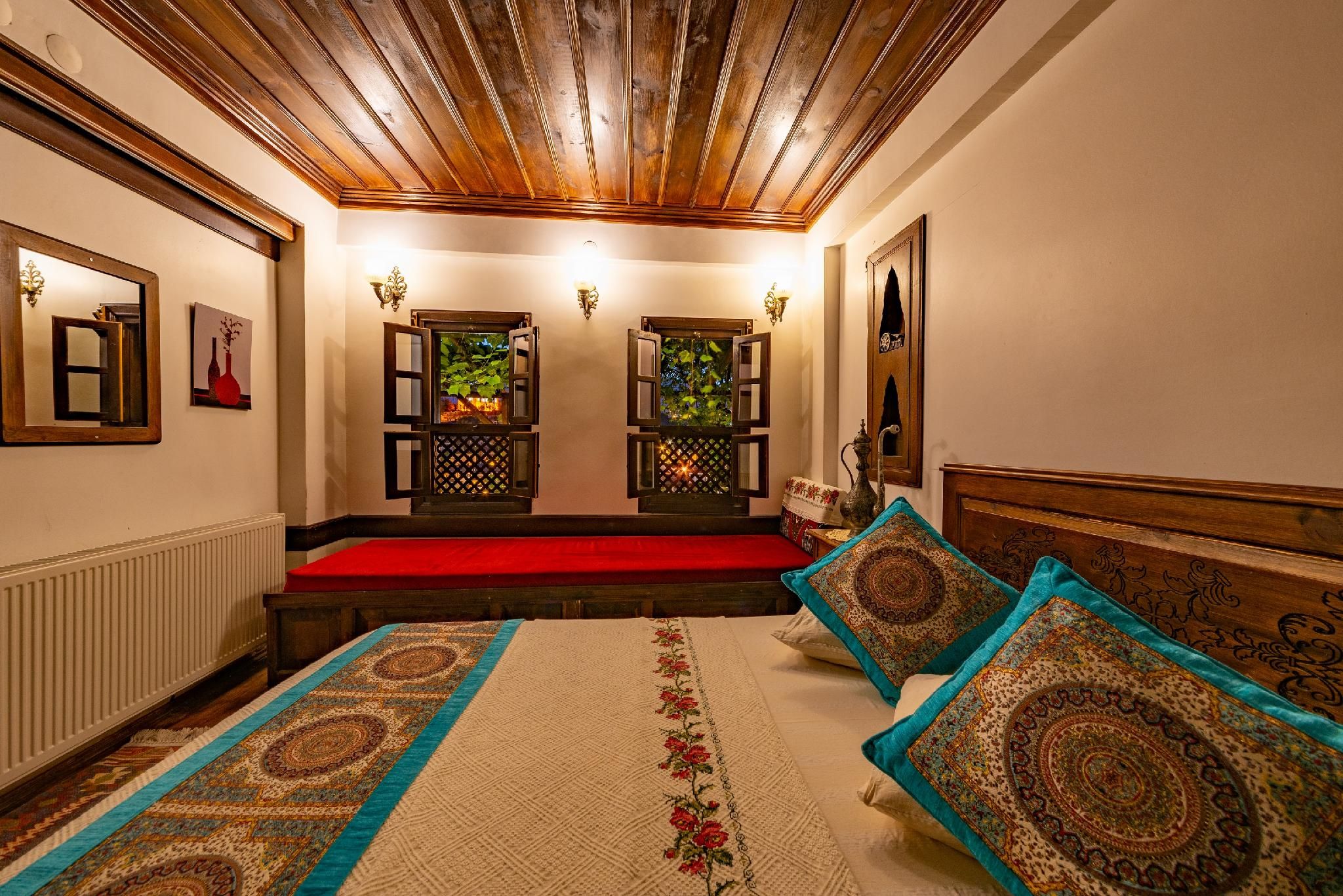 B4 (Standard Double Room, City View Room)