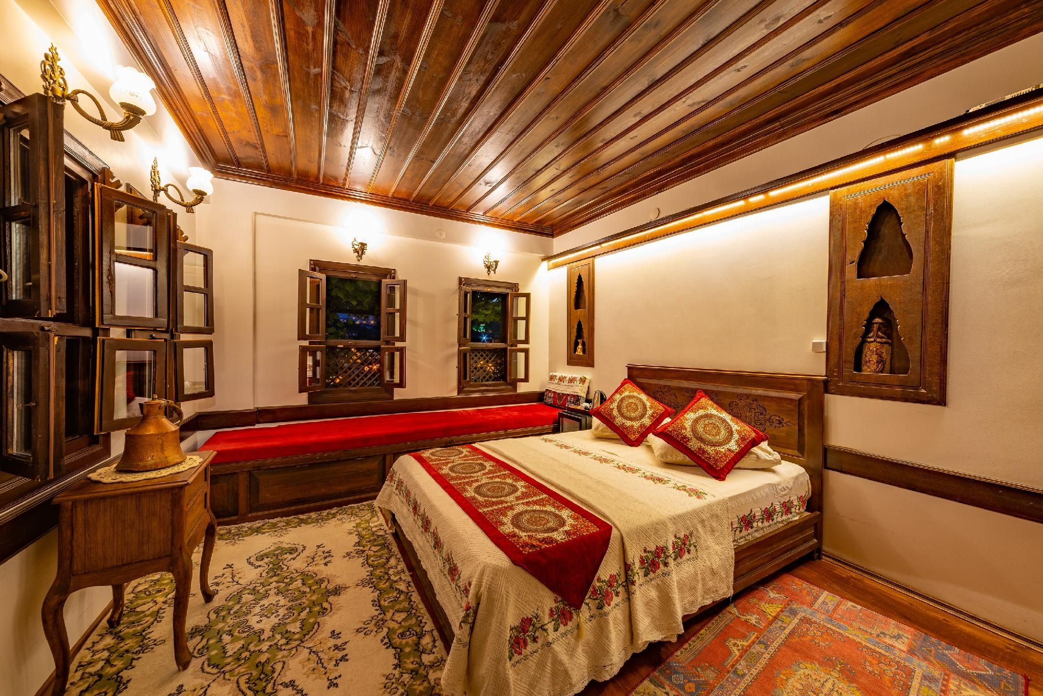 B3 (Standard Double Room, City View Room)