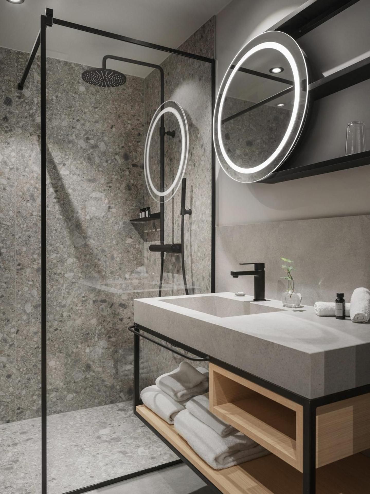 Spacious Collection Canal View – Stay & Dinner x Vana Spa