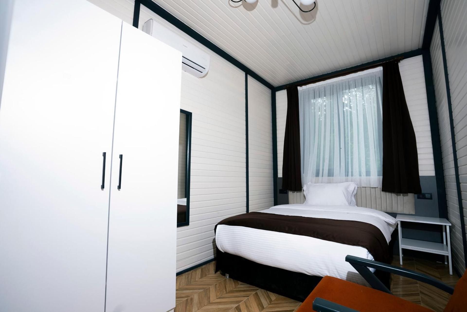 Presidential Suite with Two Thermal Jetted Tubs and Fireplace