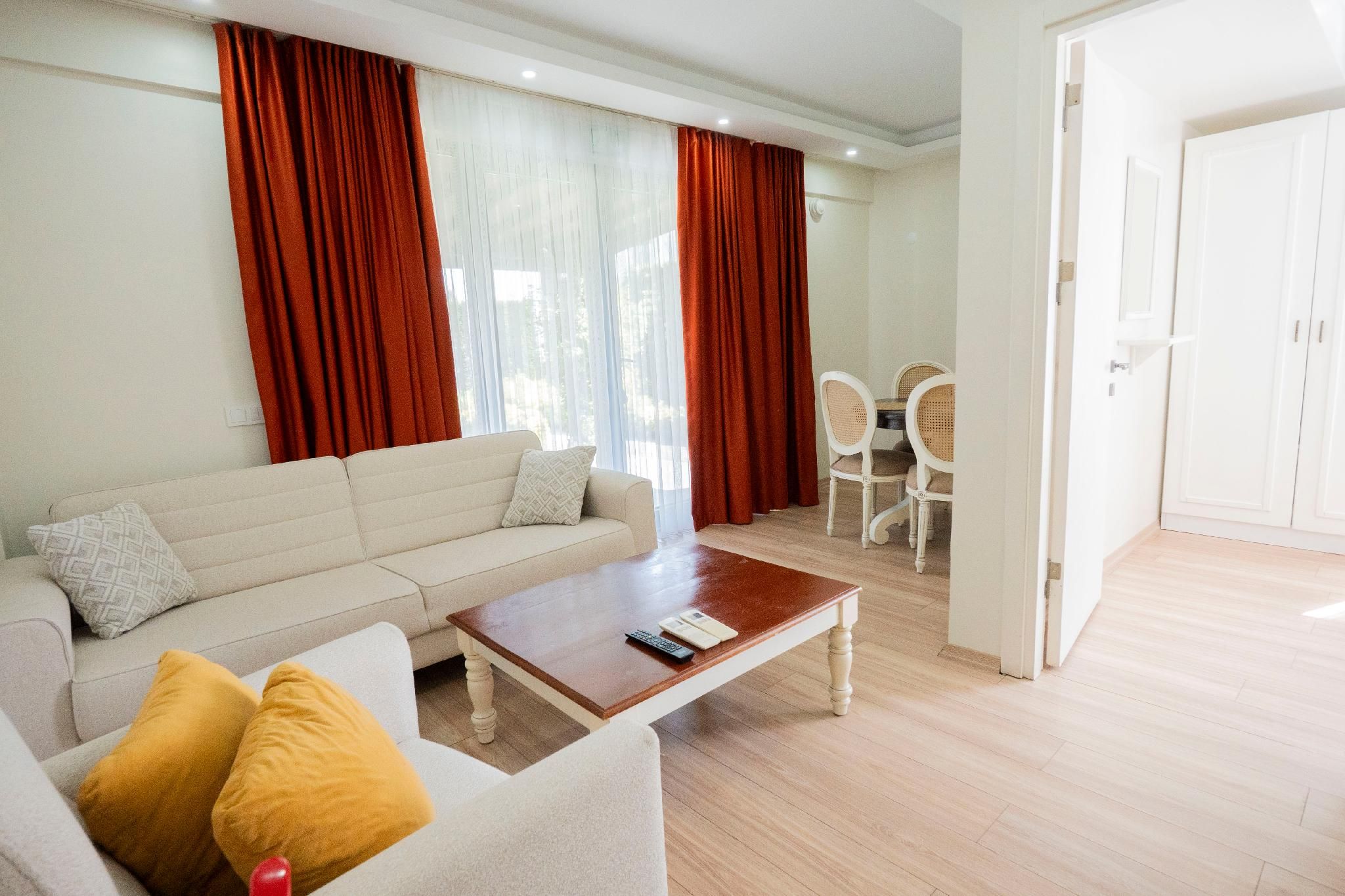 Corner 2-Bedroom Suite