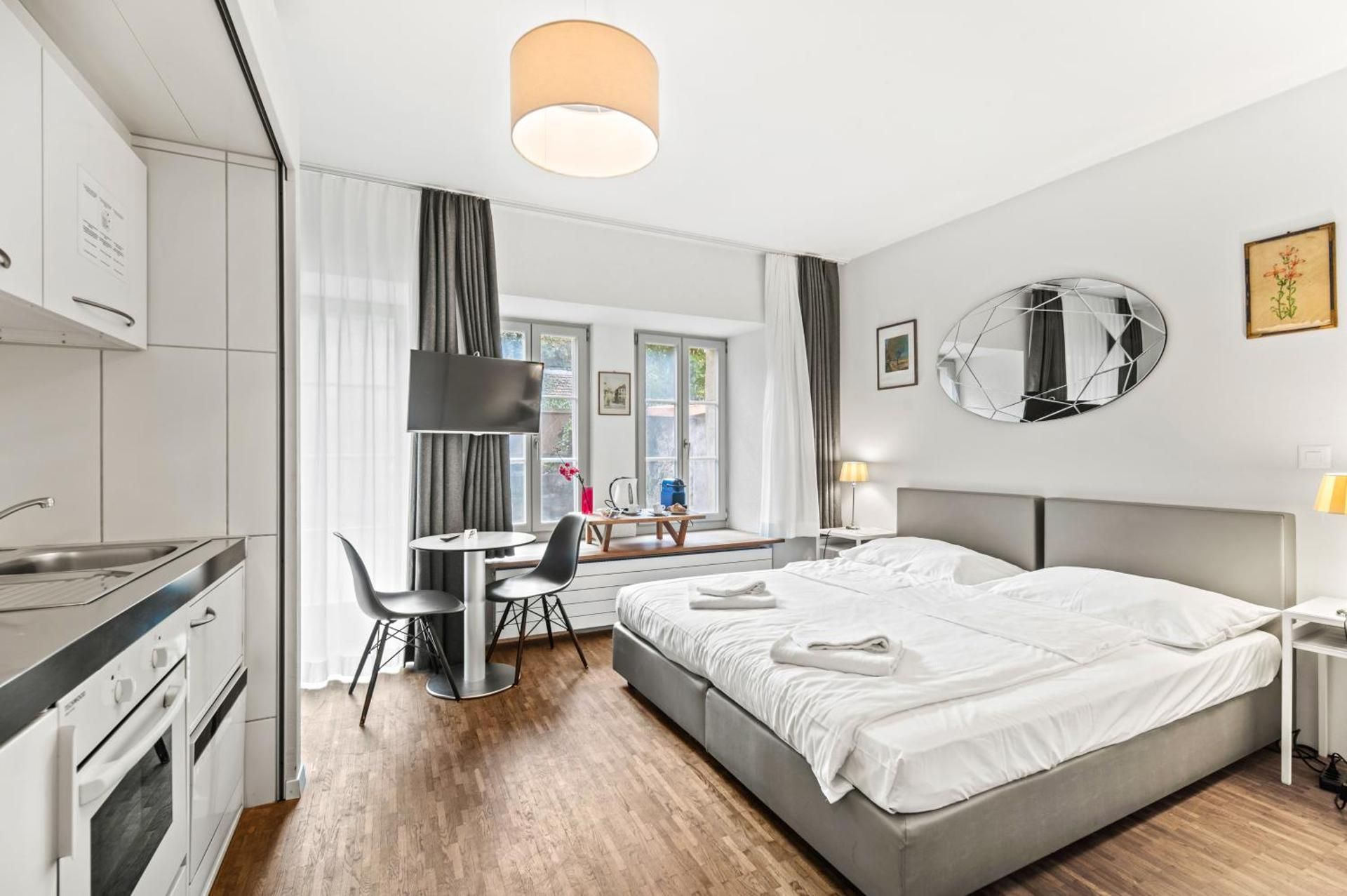 Superior Queen Room with Kitchenette