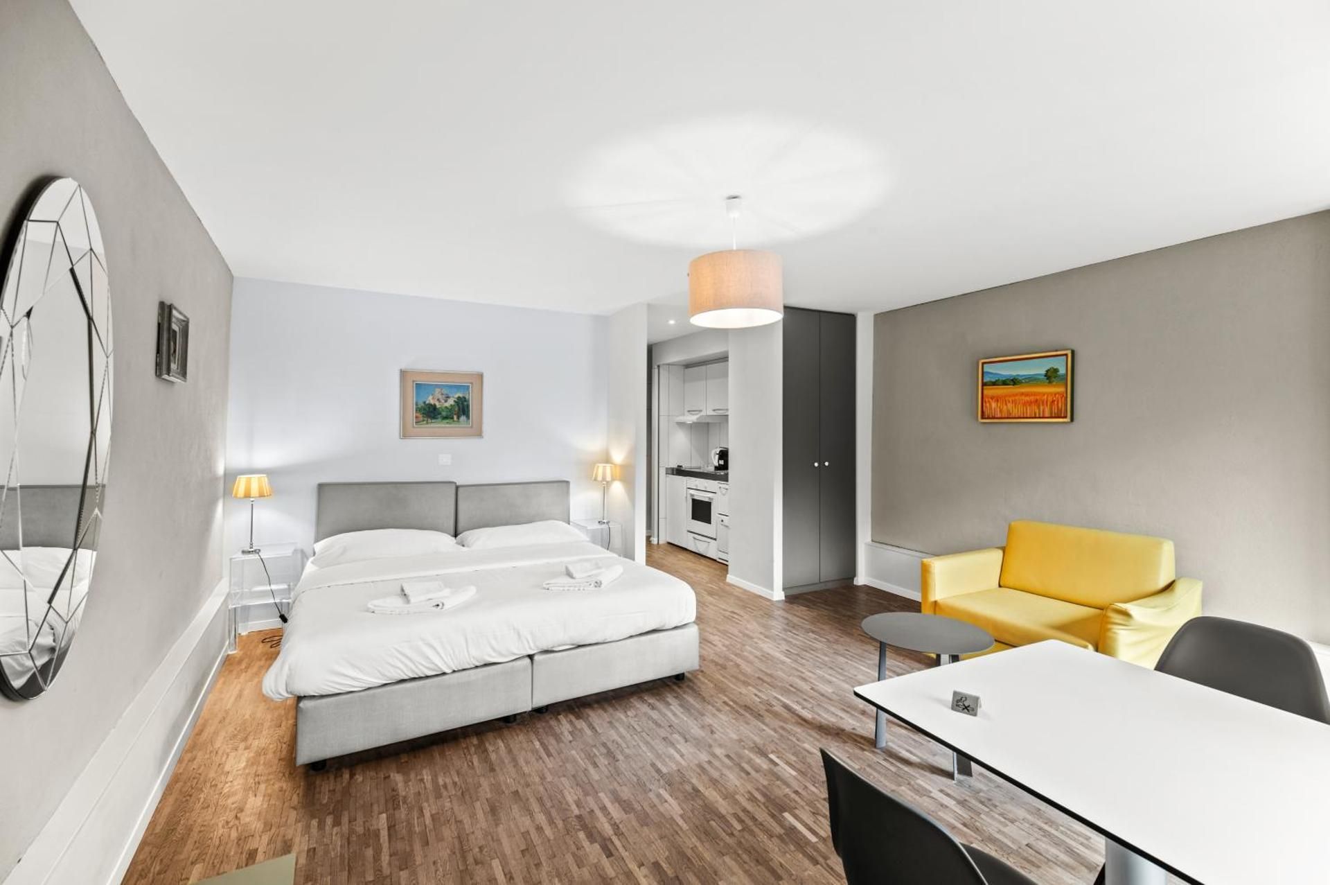 One-Bedroom Family Suite with Kitchenette