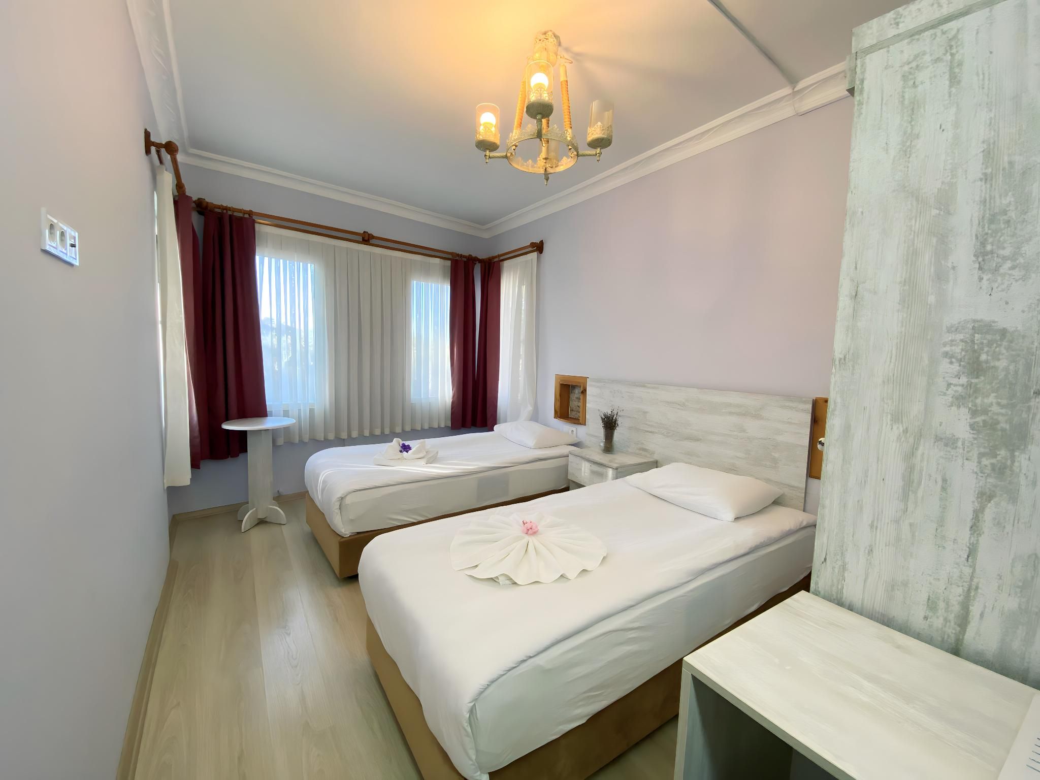 Queen Bee Hotel Superior Deluxe Twin 2