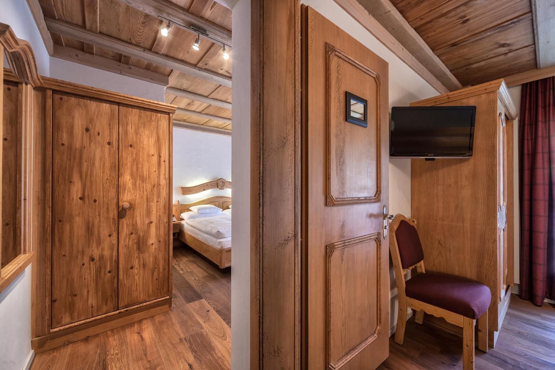 Superior Family Room with Balcony and Mountain View
