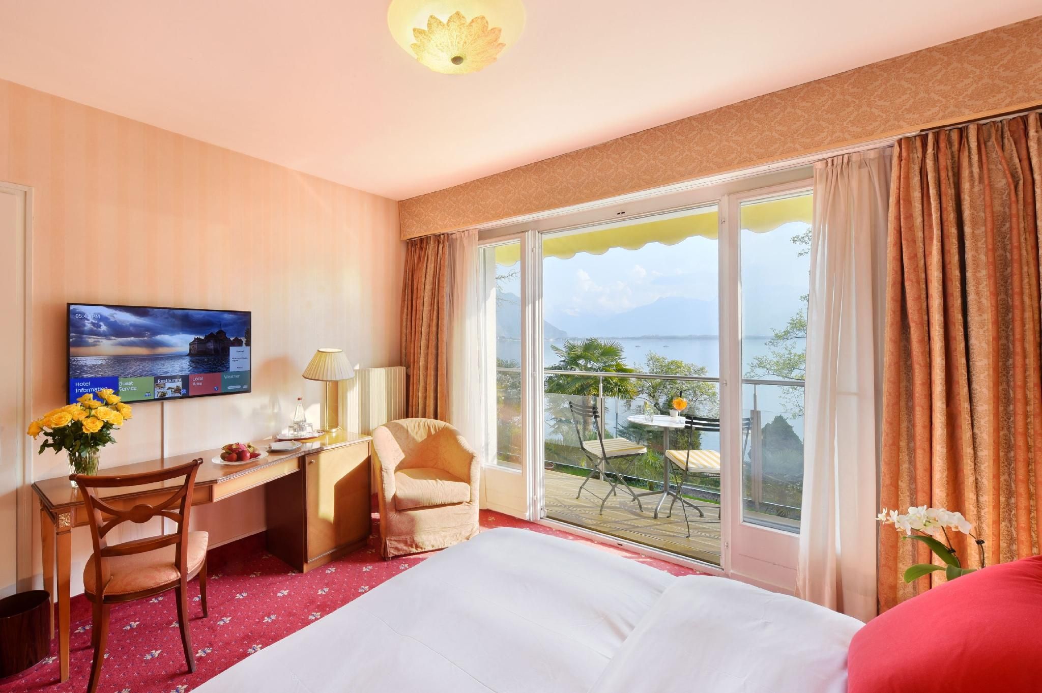 Economy Double Room with Partial Lake View