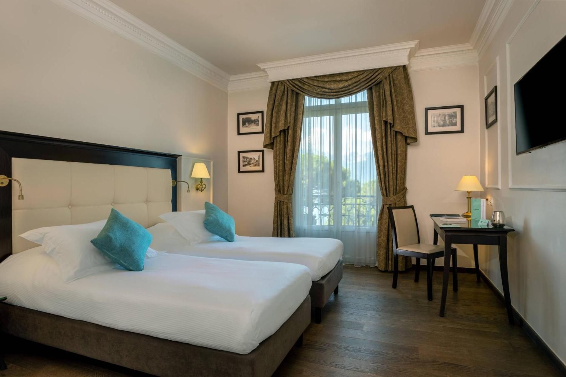 Superior Room, 2 Twins, Guest room, 2 Twin, Partial lake view, Balcony