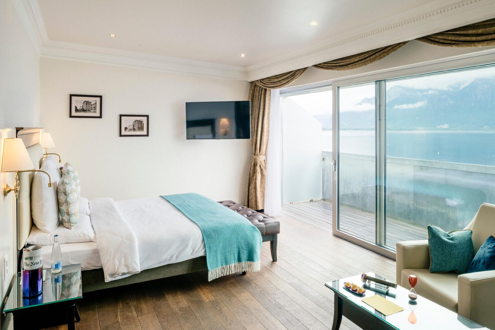 Executive Junior Suite, Junior Suite, 1 Queen, Lake view, Balcony