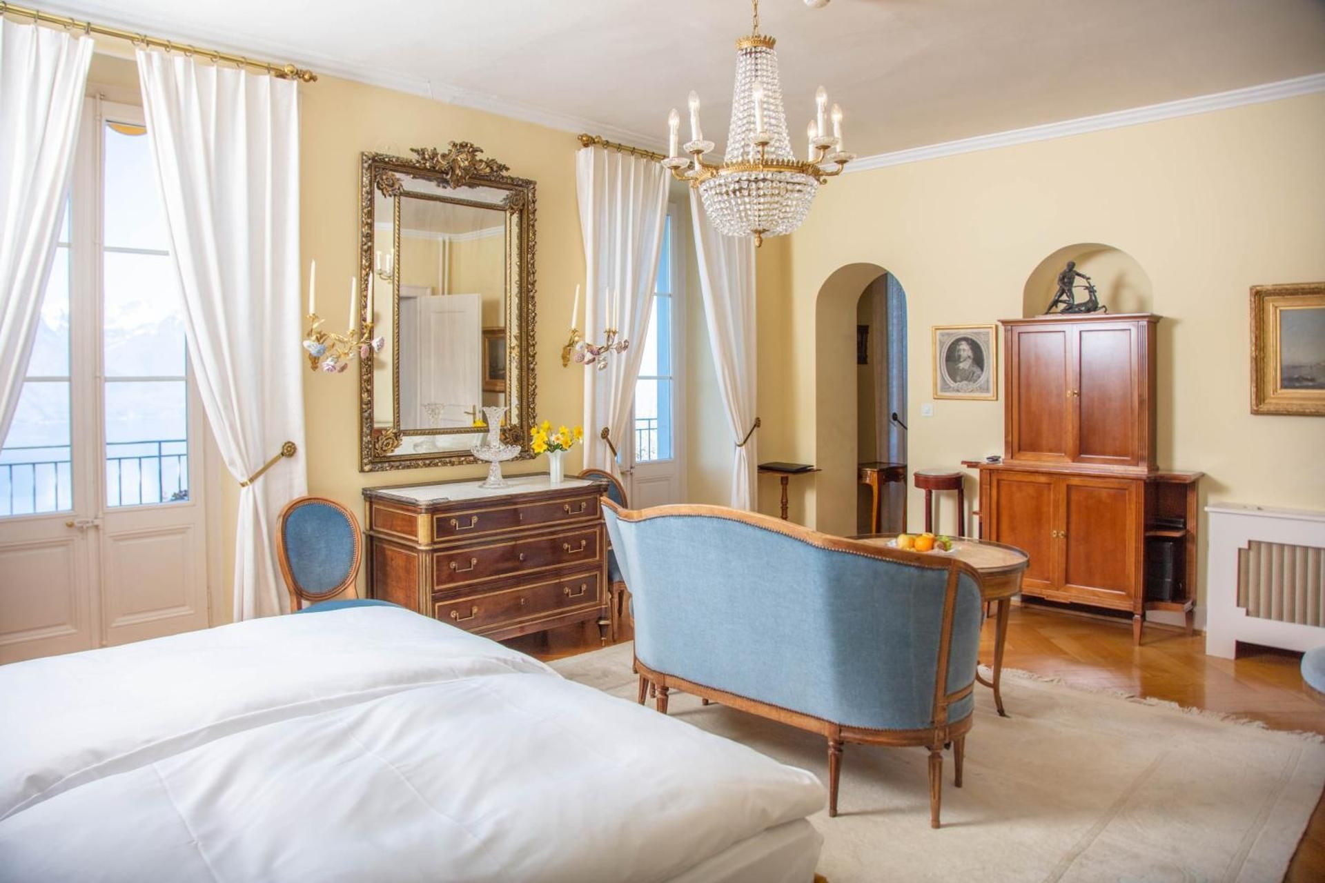 Apartment with Lake View