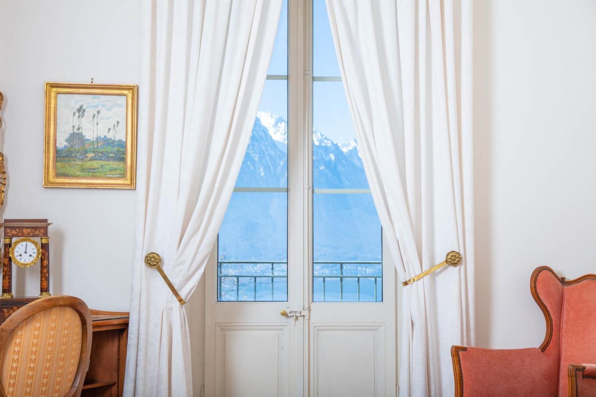 Apartment with Lake View