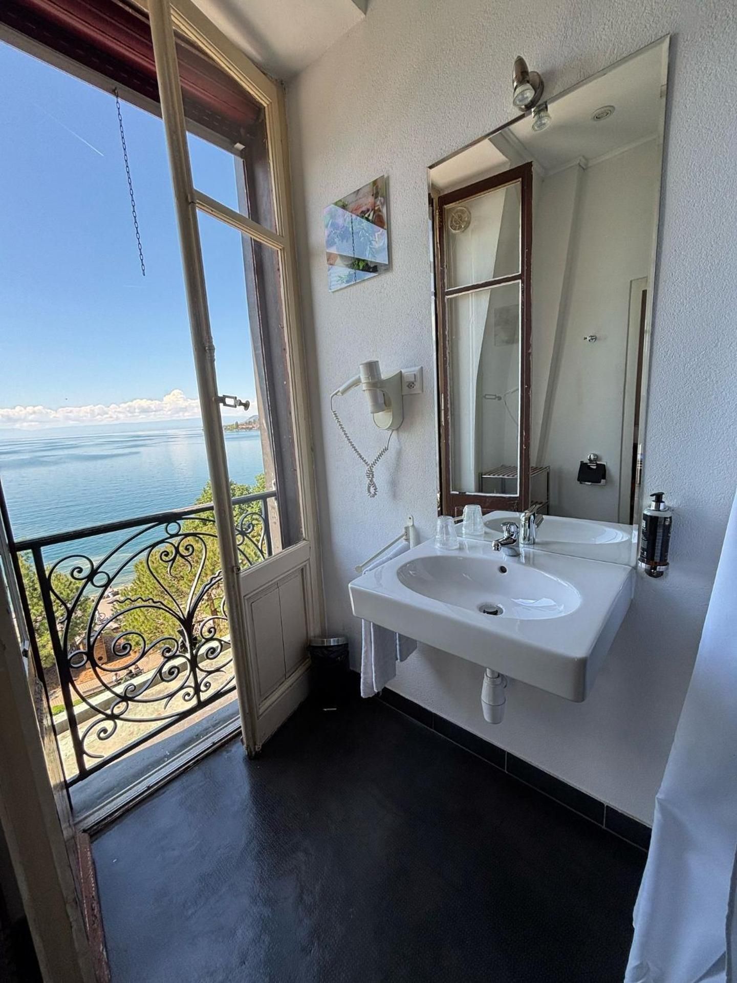 Hotel Parc & Lac Economy Double Room with Lake View 3