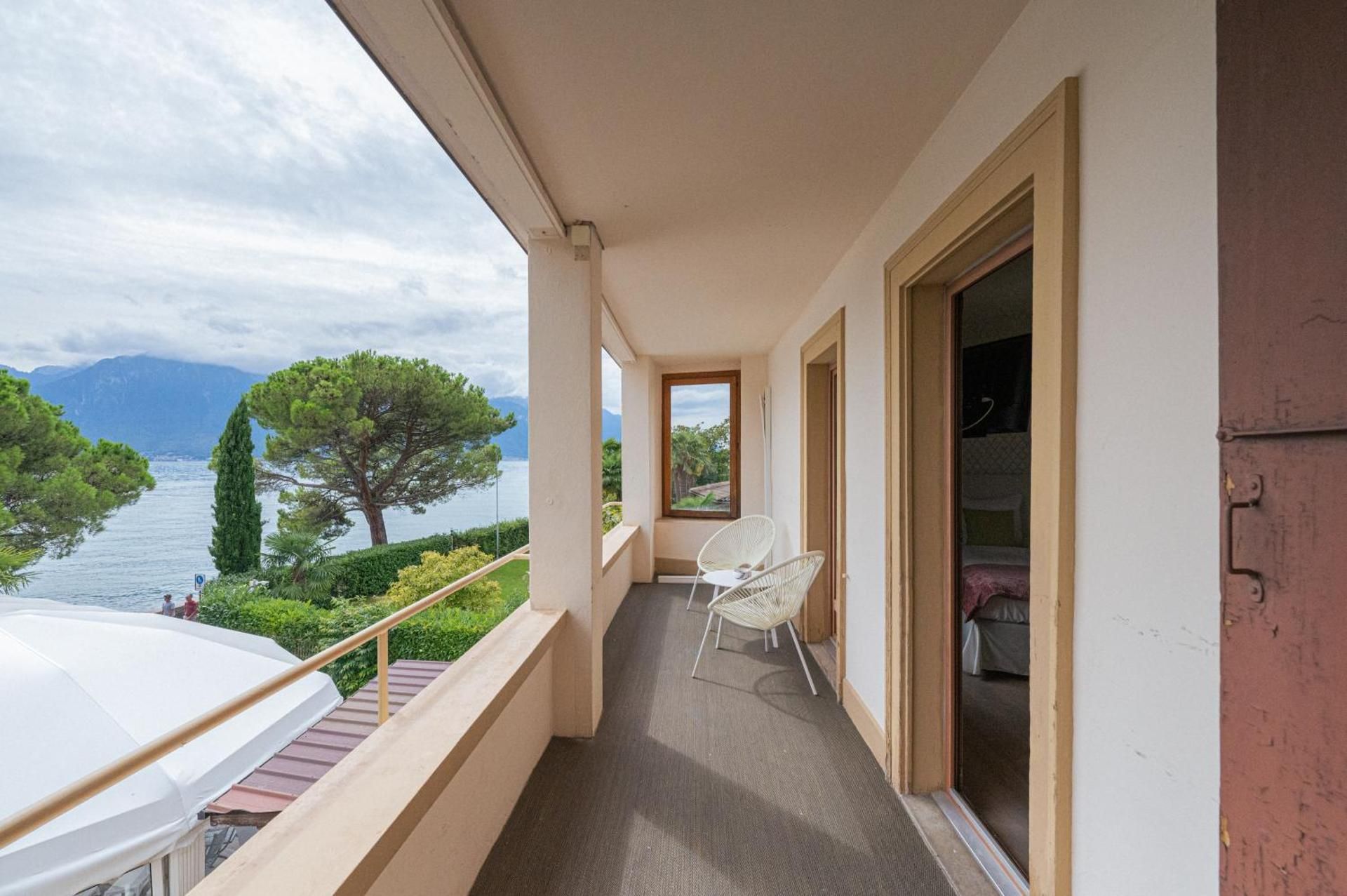 Signature Junior Suite, Balcony & Lake view