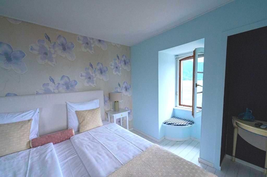 La Villa Comfort room with Lake & Mountain view