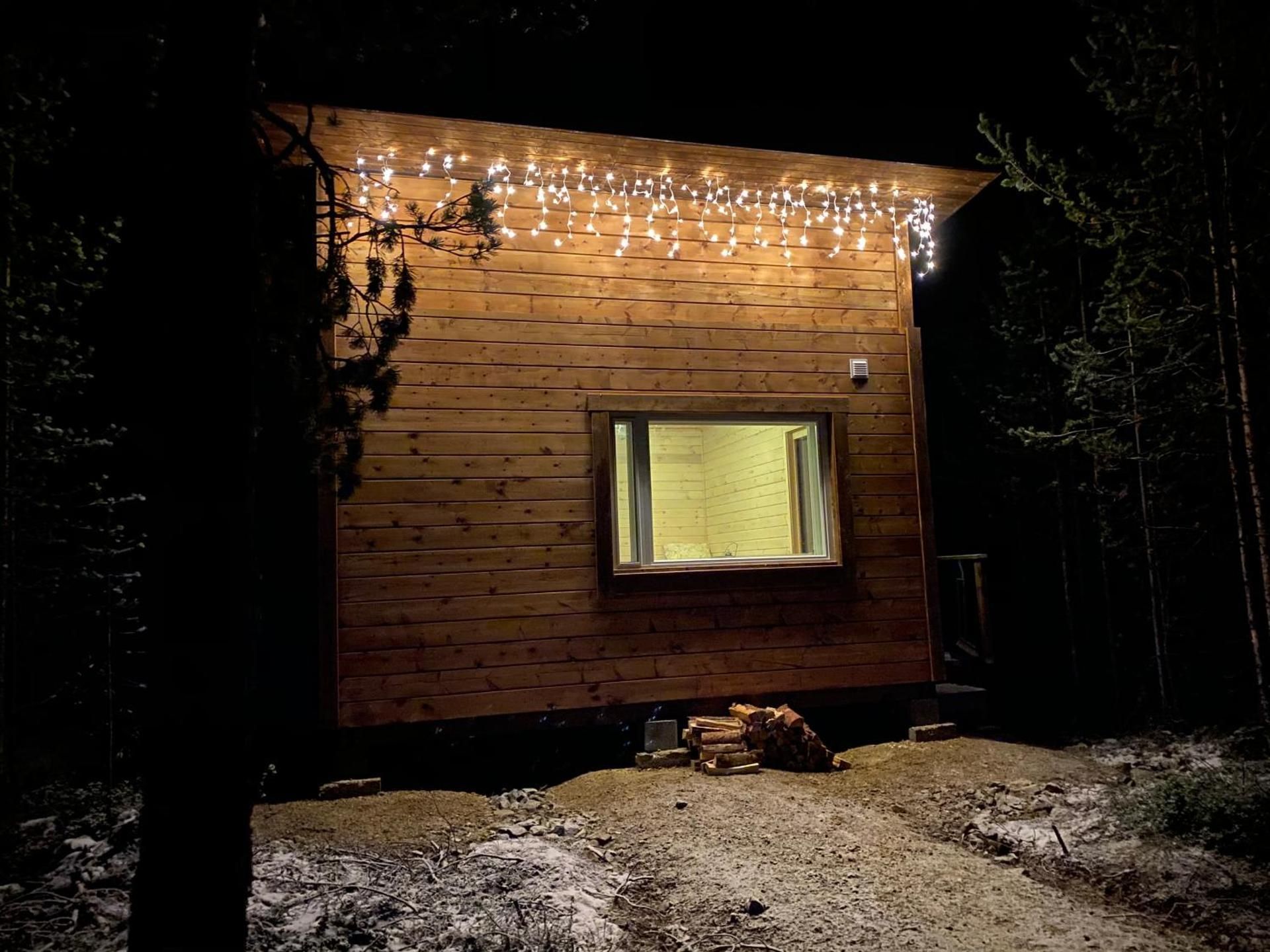 Aurora Husky Hut