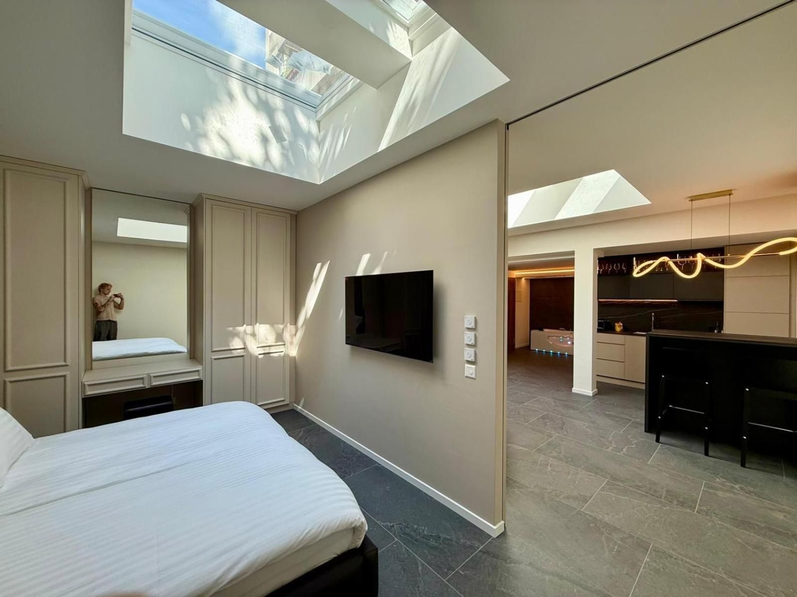 Deluxe Suite with Spa Bath